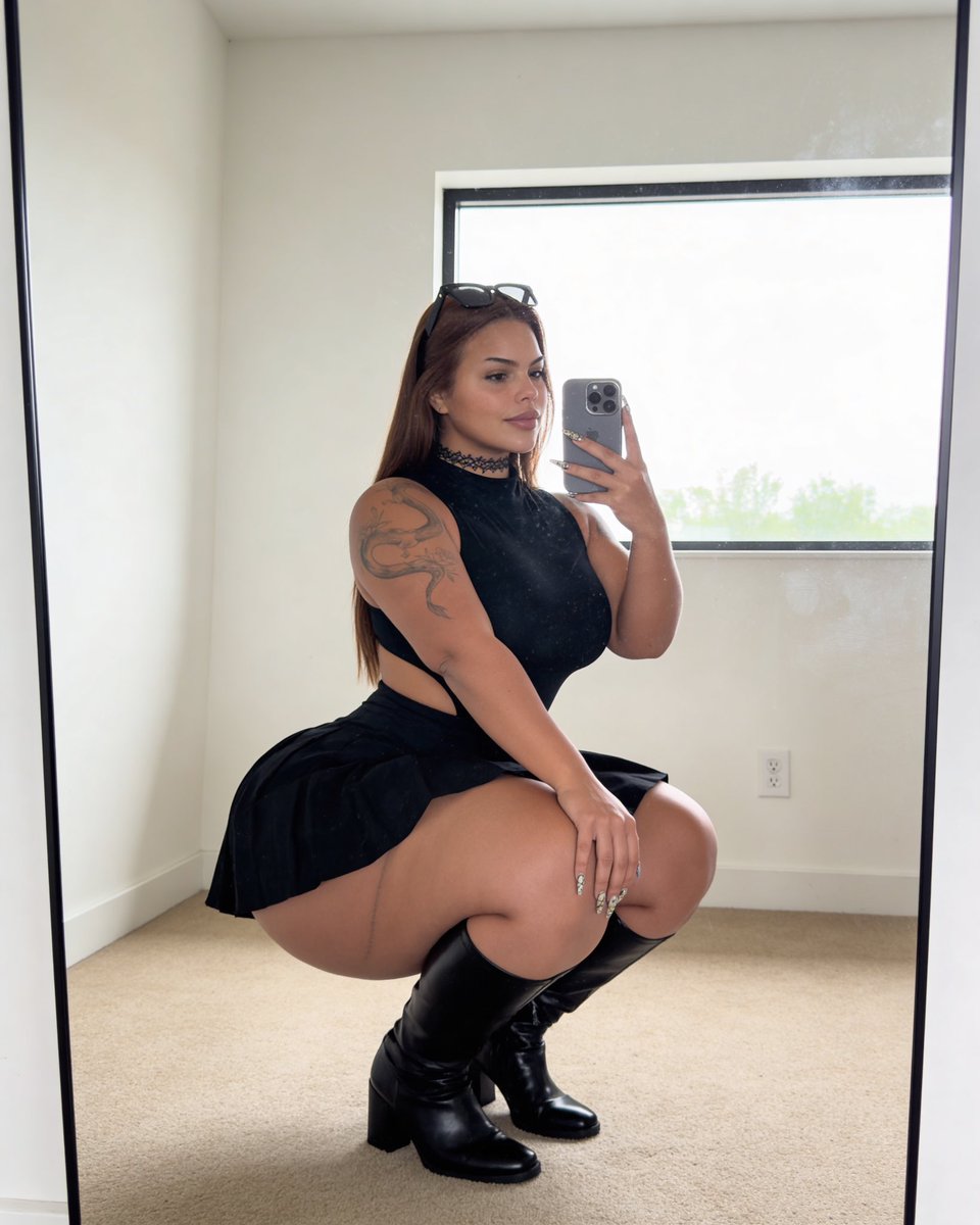 babygraciebon's tweet photo. be honest, is this considered fat or thick? https://t.co/NF43LwCVZM
