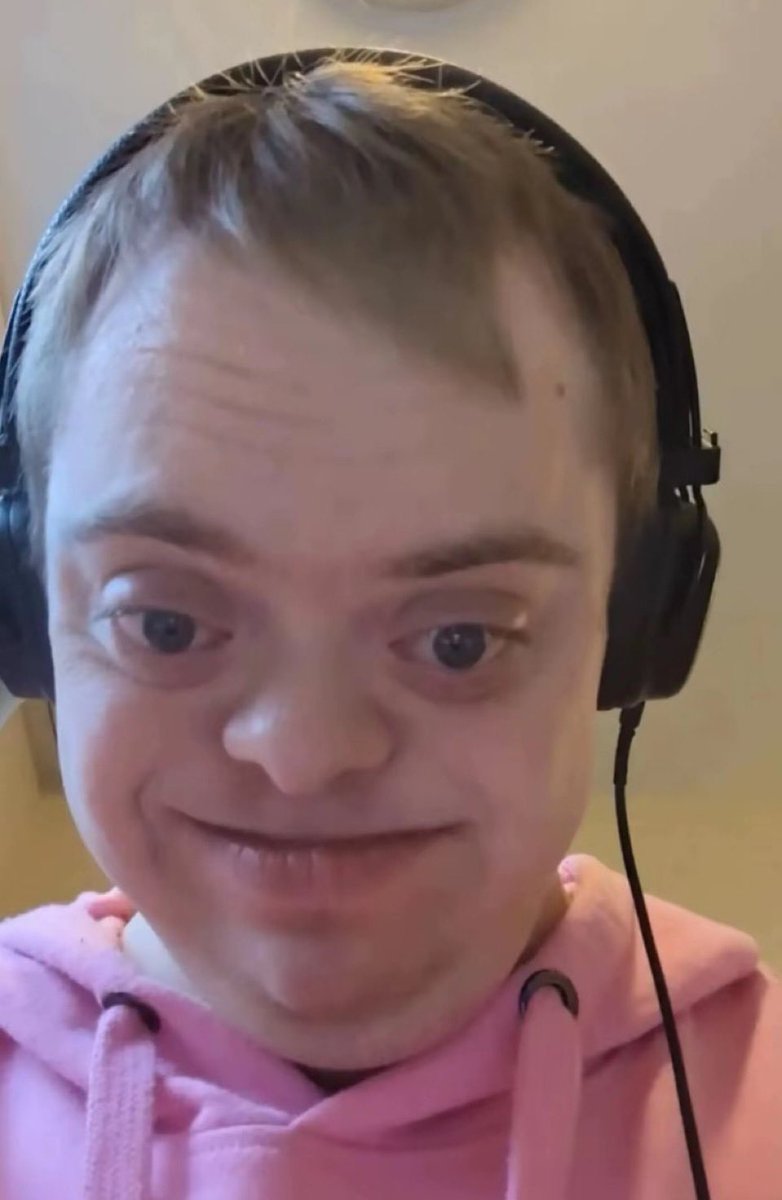 HoldThisL tweet media