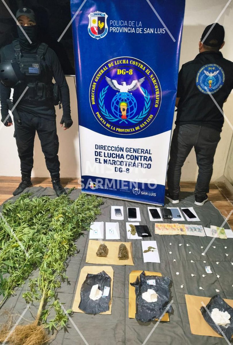 La Policía de San Luis continúa dando batalla contra el narcotráfico.
Este fin de semana, en distintos barrios de la ciudad de San Luis y Juana Koslay, se logró sacar de circulación casi 9.000 dosis de marihuana y cocaína, desbaratando 7 kioscos de droga y deteniendo a 8 personas