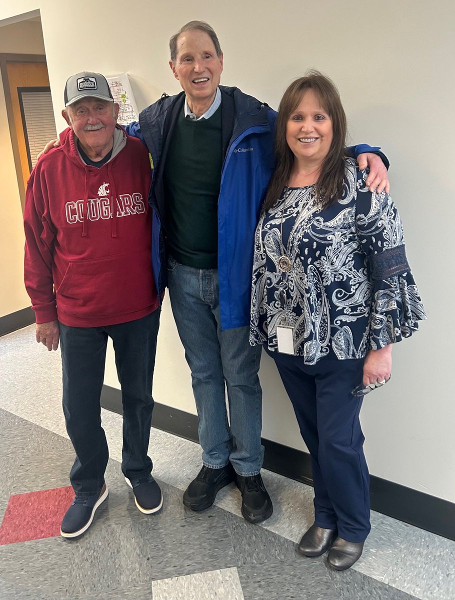 Ron Wyden tweet media