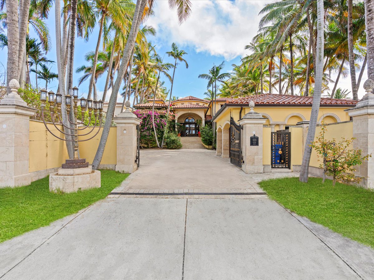 Eddie_G_Realtor's tweet image. Officine Gullo kitchen. VENINI art-glass. The Atlantic as your backyard. Golden Beach guard-gated privacy.  Casa Fortuna. 555 Ocean Blvd. On the market now. 🌐 CasaFortunaMiami.com | #EddieGur #OceanTherapy #GoldenBeach