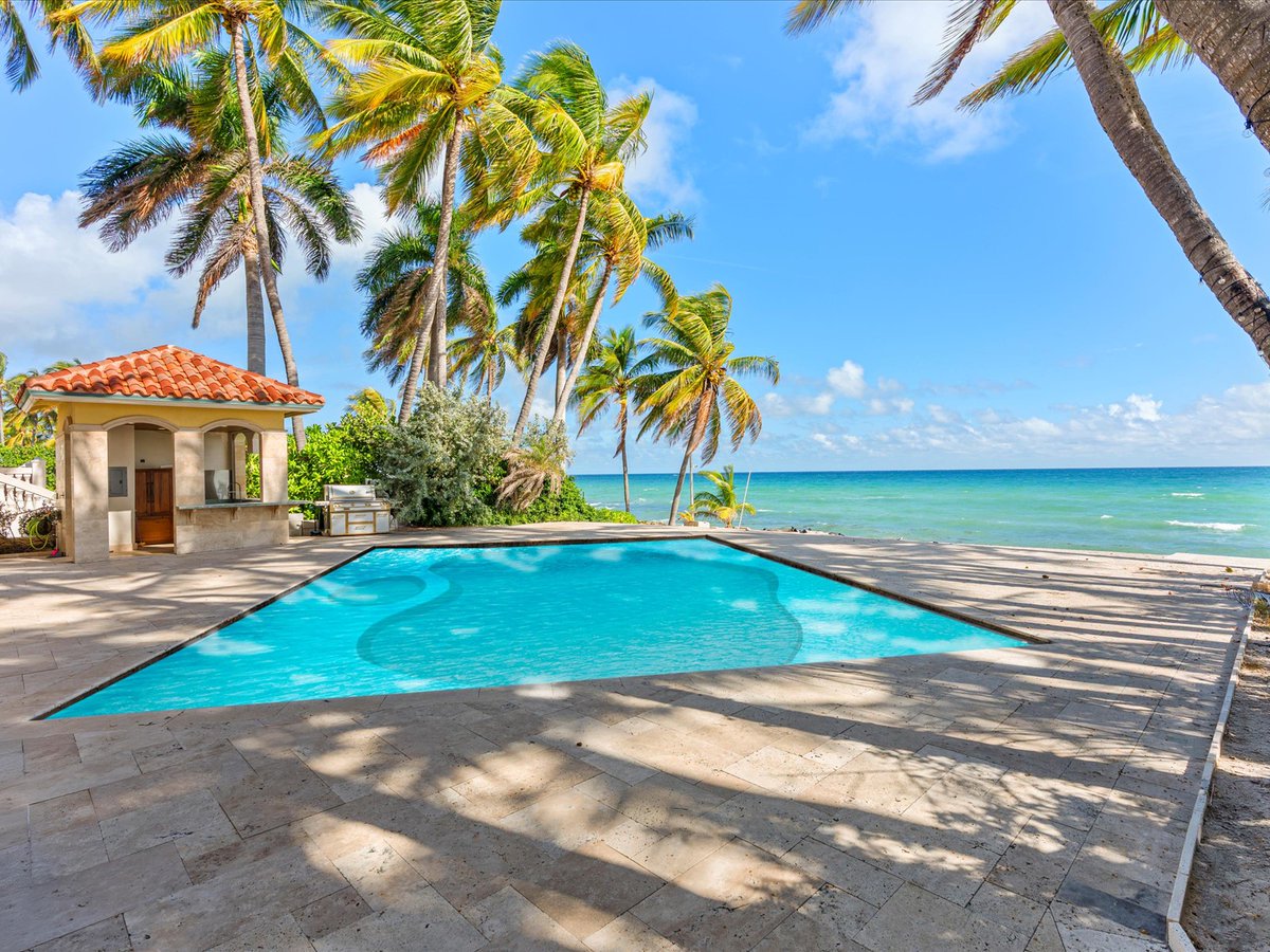 Eddie_G_Realtor's tweet image. Officine Gullo kitchen. VENINI art-glass. The Atlantic as your backyard. Golden Beach guard-gated privacy.  Casa Fortuna. 555 Ocean Blvd. On the market now. 🌐 CasaFortunaMiami.com | #EddieGur #OceanTherapy #GoldenBeach