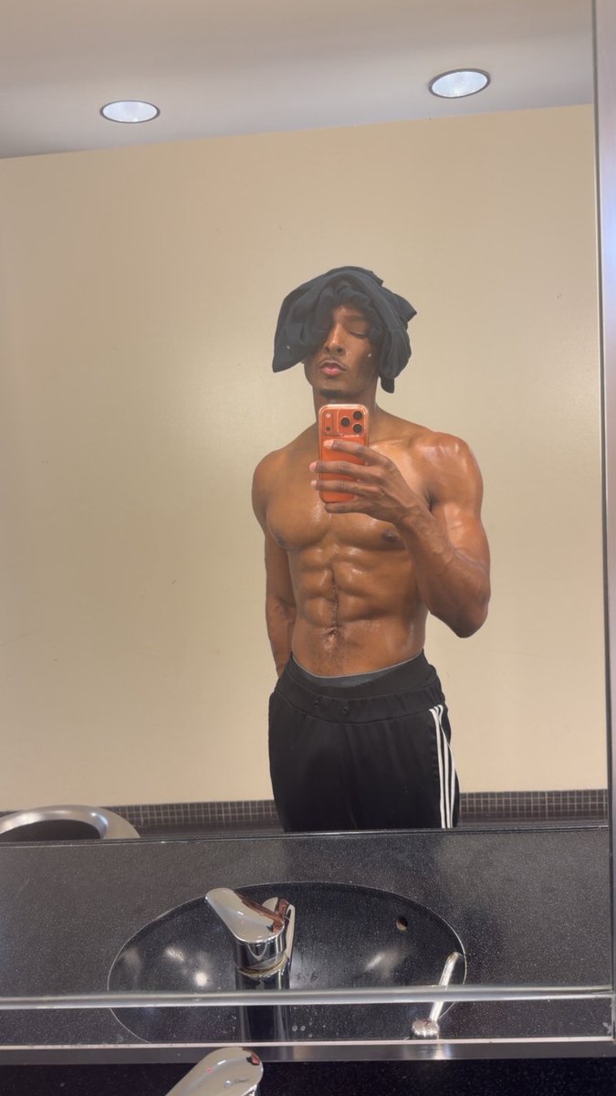 𝐀𝐯𝐞𝐫𝐢 tweet media