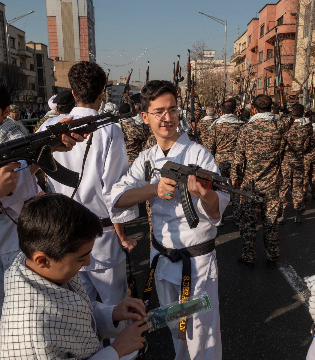 🇮🇷 🇺🇦 TheGirlRunningwithPirooz tweet media