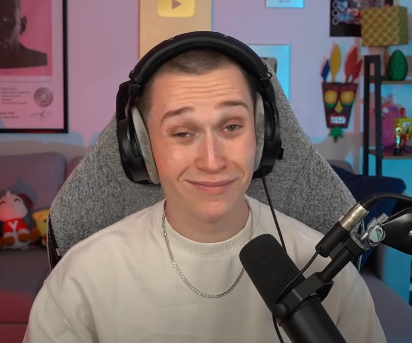 CosmycLIVE's tweet photo. why does this keep happening @JackManifoldTV https://t.co/scMdLIvGRt