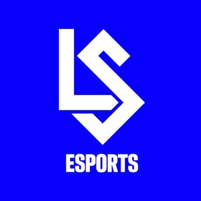 VarizanTom's tweet photo. Je parle souvent des initiatives de clubs T2-T3 pour se démarquer.

@lausanneesports 🇨🇭est un exemple concret de ce qu'un "petit" club peut construire, sans budget XXL, afin de se démarquer.

Le club a décidé de faire de l'évènementiel un pilier de développement.

Pour plusieurs raisons 👇

1. La visibilité locale

Ils ont choisi d'aller là où le public existe déjà (Polymanga : 50 000 visiteurs / Japan Impact: 10 000 visiteurs ) 

2. La légitimité institutionnelle

Être visible dans la ville, c'est aussi exister aux yeux des autorités locales et du club de foot professionnel auquel ils sont rattachés. Beaucoup de fans du Lausanne-Sport ne savaient pas que le club esport existait. 

3. La diversification des revenus

Aujourd'hui, le club vit du soutien du club de foot et de sponsors. L'événementiel est en train de devenir une troisième jambe économique. Ils en sont au début, mais la trajectoire est claire.

Parce que oui, ils organisent leurs propres tournois (@events_els) et selon moi c'est une très bonne chose pour créer de l'attraction autour du club.

L'évènementiel repose sur 2 piliers dans le club:

- Externe: Avoir un espace sur de grands évènements et gagner en visibilité 

- Interne: Organiser ses propres tournois pour créer une communauté et générer une nouvelle source de revenus 

J'aime beaucoup quand des clubs tentent des choses pour se démarquer et ne pas être un "énième club esport".