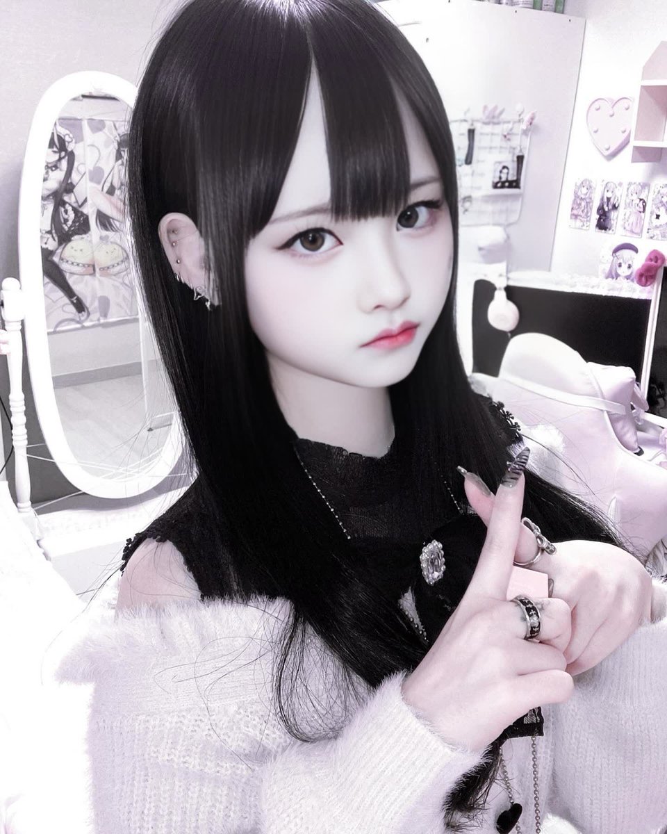 MEchaanani's tweet photo. 누나 가슴크기 감당가능? 👨‍🦯‍➡️ https://t.co/Zih8Bdh9wM