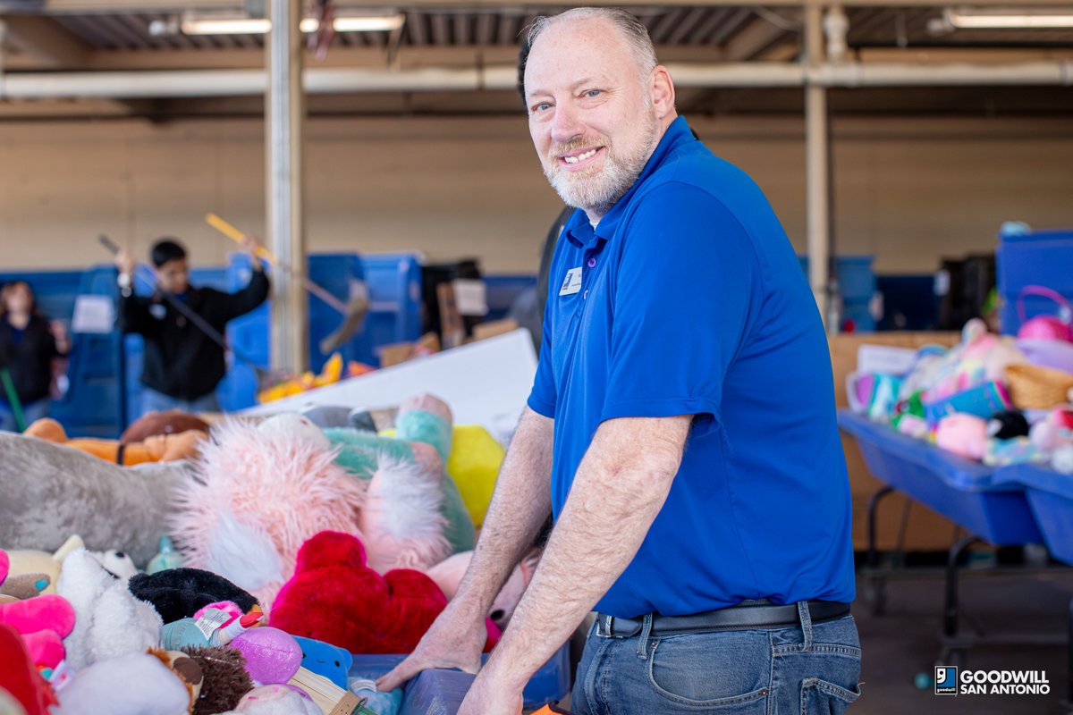 goodwillsa's tweet image. Easter is almost here &amp;amp; our stores are filled with ready-to-go baskets! 🐣🧺🎀

Huge shoutout to our amazing team members for creating sustainable Easter baskets for our community. 🙏

Find a Goodwill near you: goodwillsa.org/locations/ 🔗

#GoodwillSanAntonio #GoodJobEveryone👍