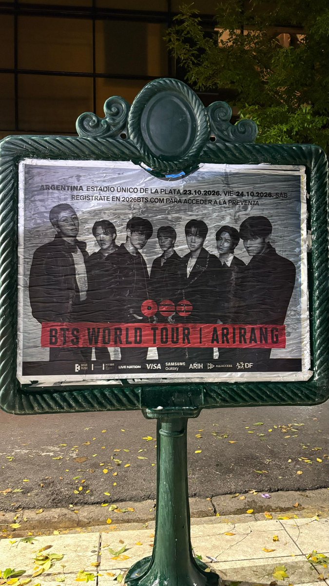 sofibangtan13's tweet photo. genuinamente emociona pasar de tener carteles en la ciudad hechos por army a finalmente tener carteles oficiales del tour que viene al pais 🥺 hemos recorrido un gran camino argmy https://t.co/rePZhqehJv