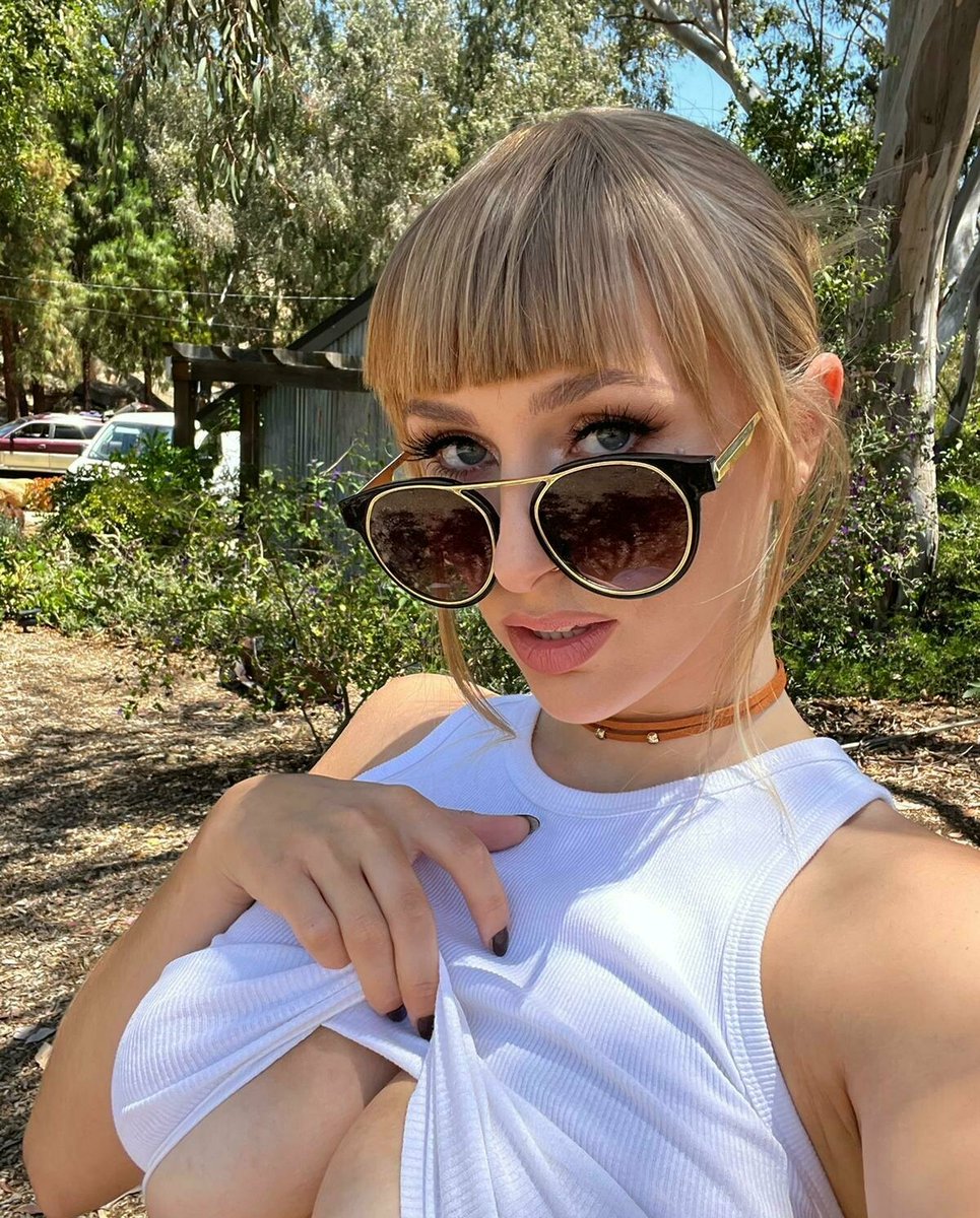 prettiestkit's tweet photo. good girl or bad girl? https://t.co/Oebf46sIRl