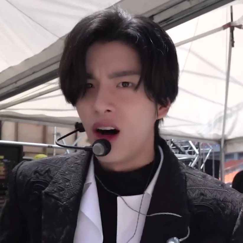 Cómo te mira Jake porque pasas cada post sin dejar tus tags

#NO_7_NO_ENHYPEN_TOUR
#ENHYPEN_SEVEN_OR_NOTHING