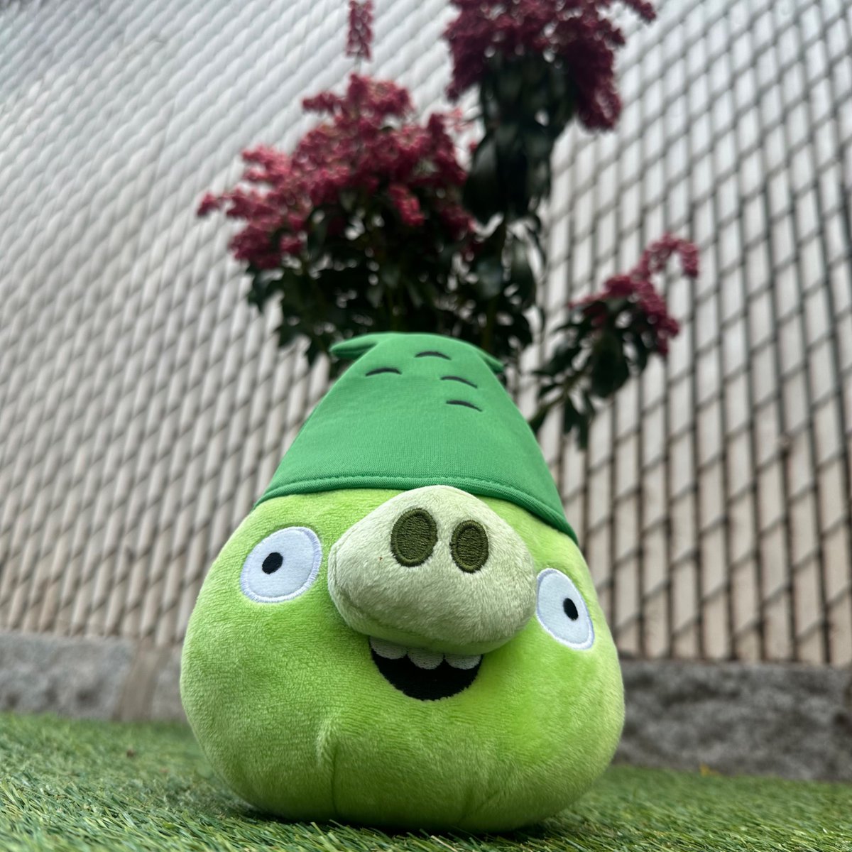Willy_W52's tweet image. Angry Birds Plush Spring Photoshoot! 1.🧵 #AngryBirds #Plush #Merch #plushphotography #BadPiggies
