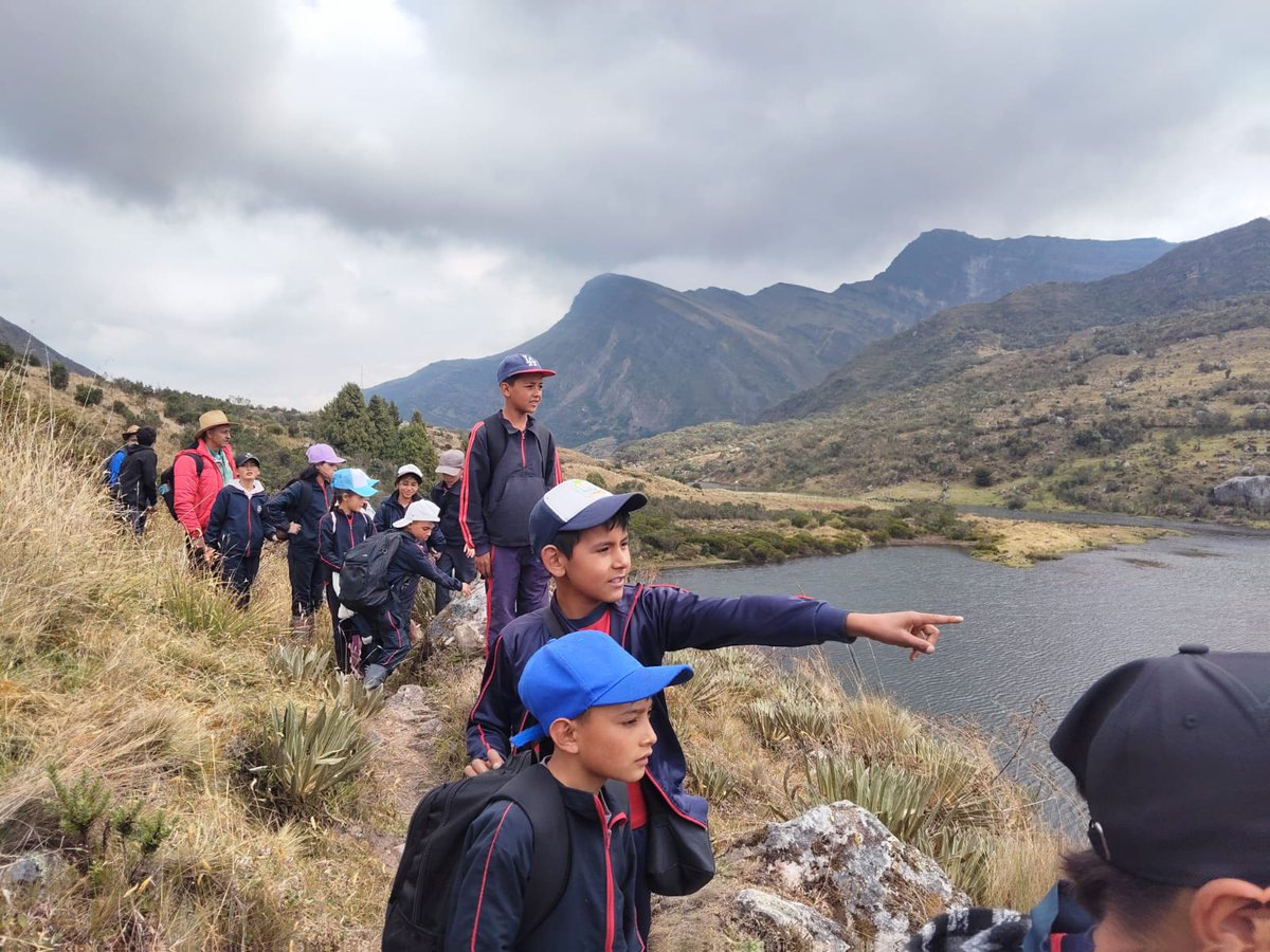 ParquesColombia's tweet photo. Más de 120 estudiantes de la Institución Educativa Matilde Anaray de Socha (Boyacá) visitaron el Parque Nacional Natural Pisba como parte de la estrategia #ColegioAlParque.

Durante la jornada conocieron acciones de conservación y recorrieron el parque a través de la interpretación ambiental. 

Descubre por qué #ParquesEsMásVida es más conocimiento 👉🏽 https://t.co/HXCJrGRAdy