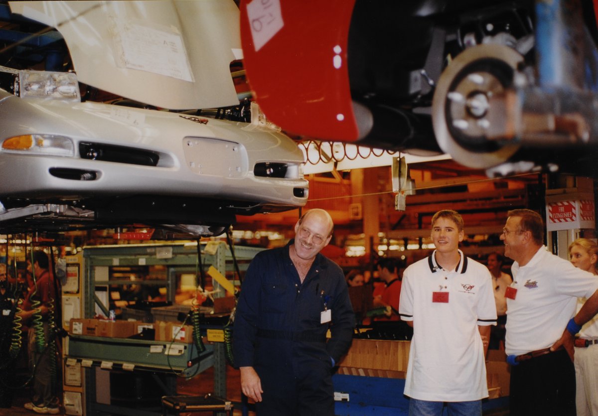 CorvettePassion's tweet photo. A throwback to the last 1999 Corvette built (last of the 20'th century). What a memory! https://t.co/5Cua4vCzQH