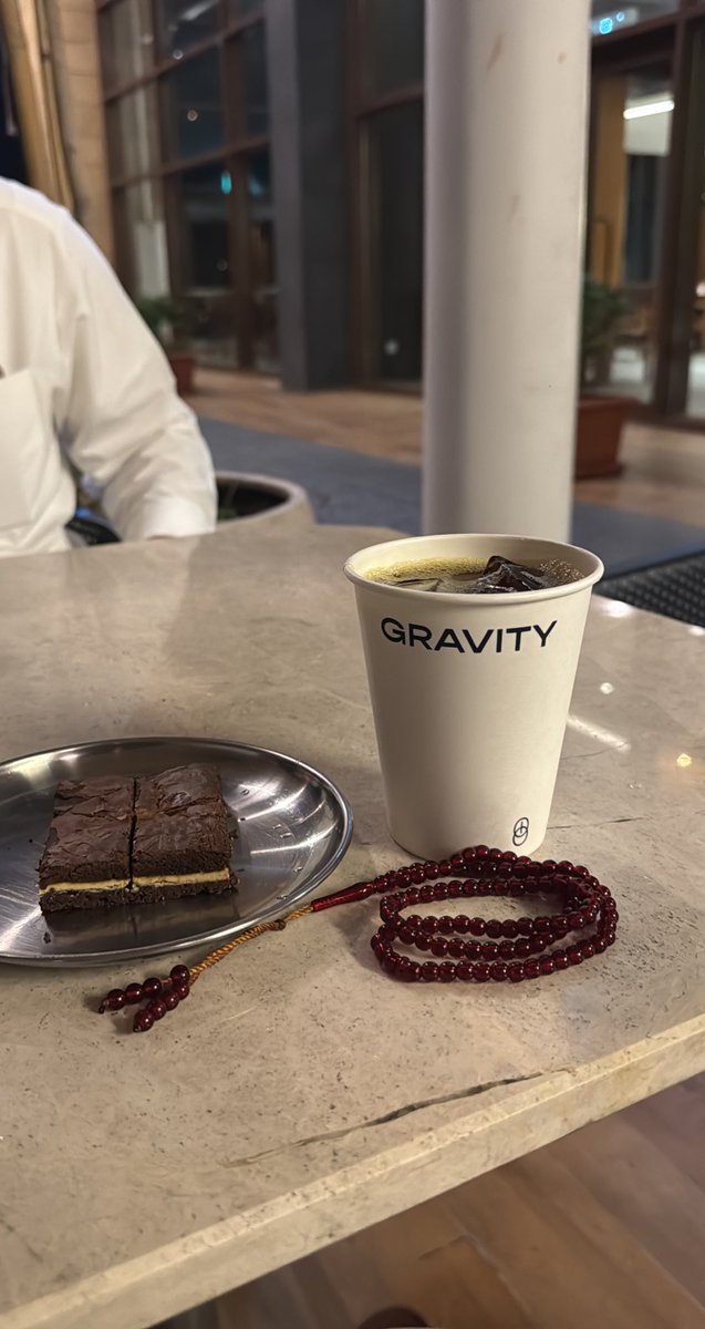 مساء الخير شعب و بلد ✋🏻.

قهوني من خاثر حكاك يالذرب اللعوب
والله ان راسي على طعم نجواك يخرَم