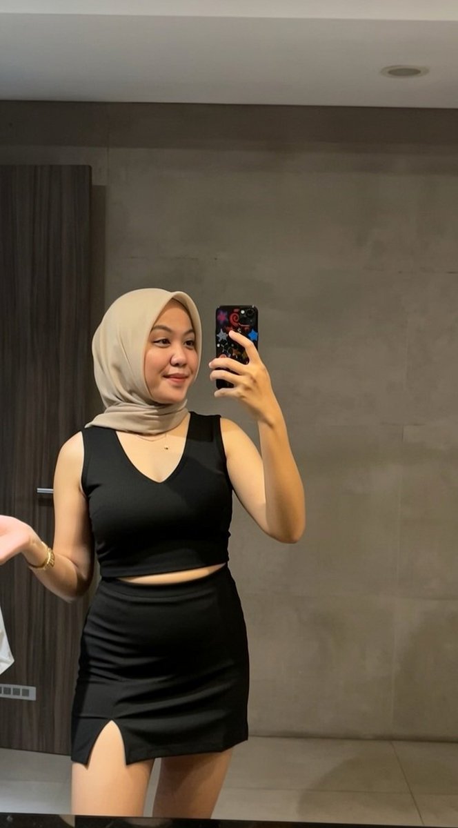 Descintaa612's tweet photo. @hurlemjharred @dimsumentaii99 Buat dientot paksa rame" -> @dimsumentaii99 IG: devariaaisya https://t.co/FHqJMtzsid