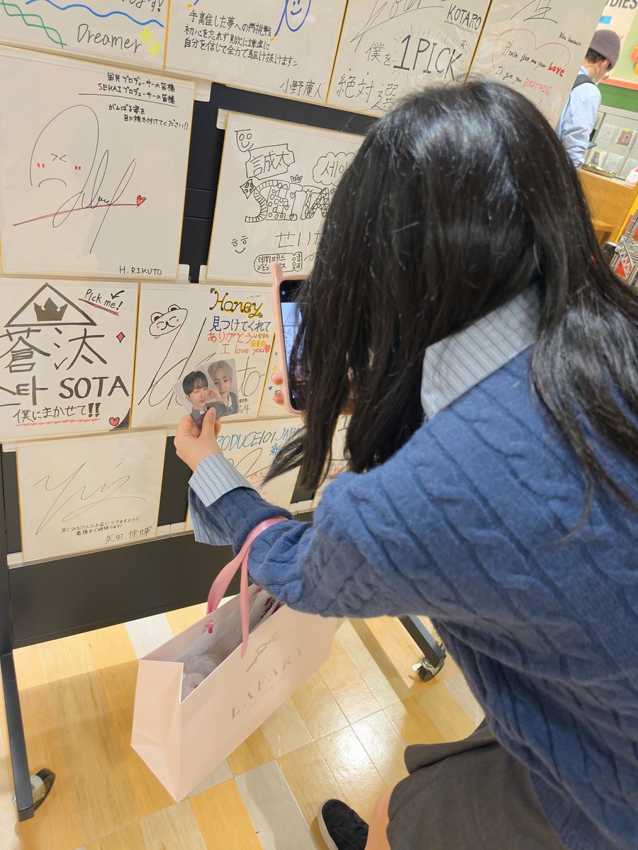 今日は娘とランチ、ガチャガチャ、推し活、カラオケとまさにJkな休日でした🌏娘可愛くてわたしのワンピックは娘です←

しかしはしゃぎ疲れたのか夜仕事してたら不正出血🤯そろそろねなくてはー