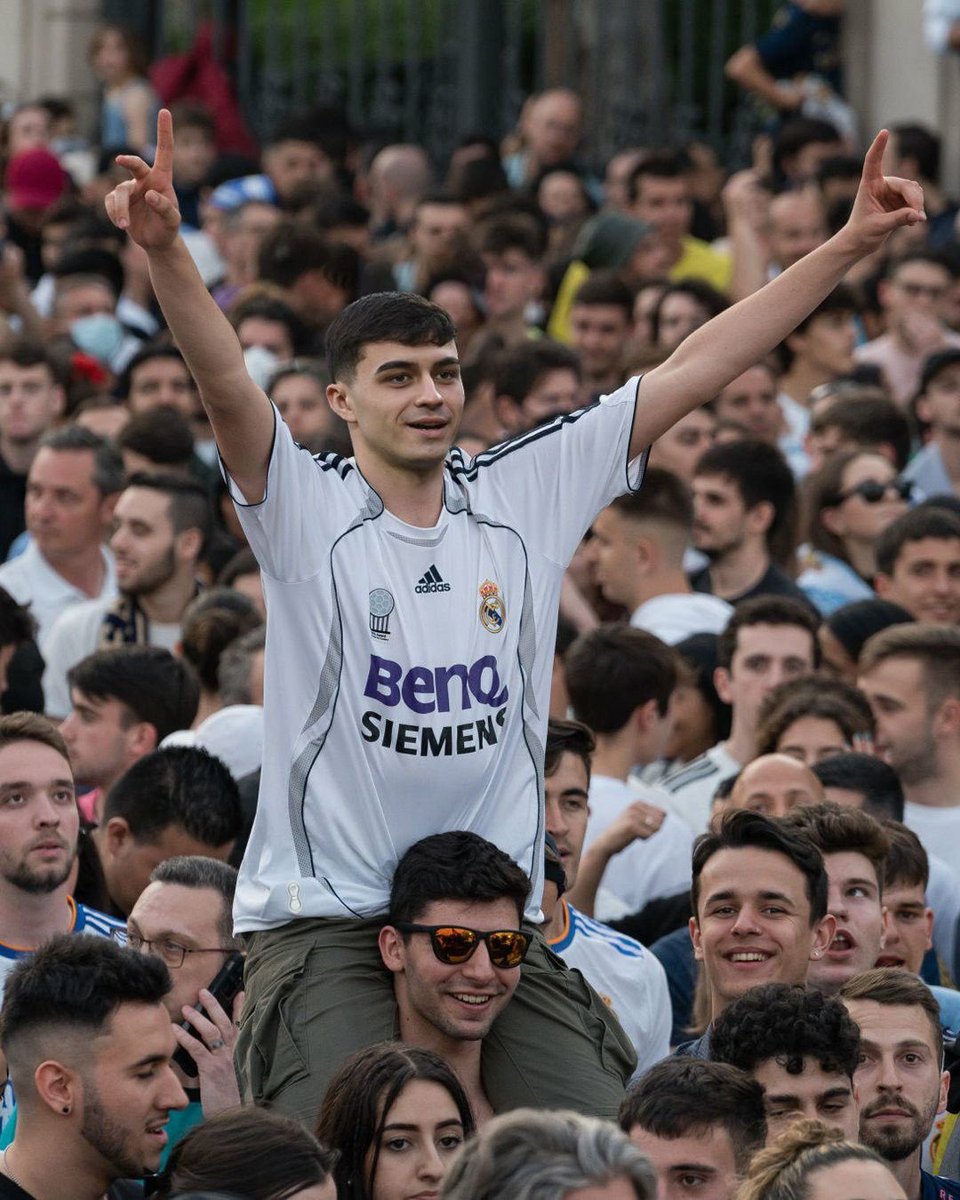 Real Madrid Holiganları tweet media