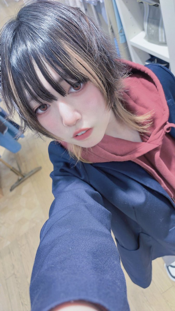 ななせ tweet media