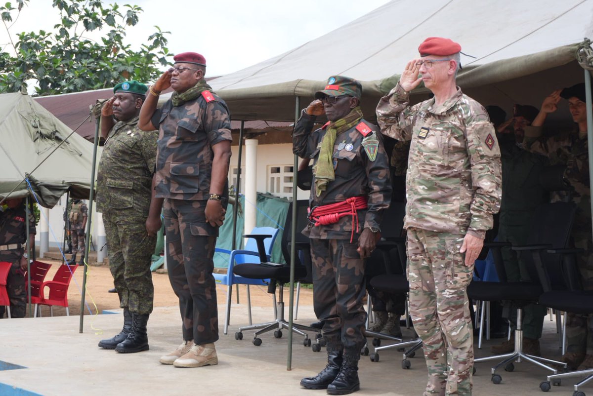 AmbaFranceRDC's tweet image. À Kisangani, au camp Bahuma, s’est tenue la cérémonie de clôture du DIO Jungle, illustrant la coopération militaire 🇨🇩 &amp;amp;🇫🇷

La 🇫🇷 confirme ainsi son engagement auprès de la brigade de combat en jungle. Après 41 jours de formation, 715 militaires FARDC ont achevé leur instruction.