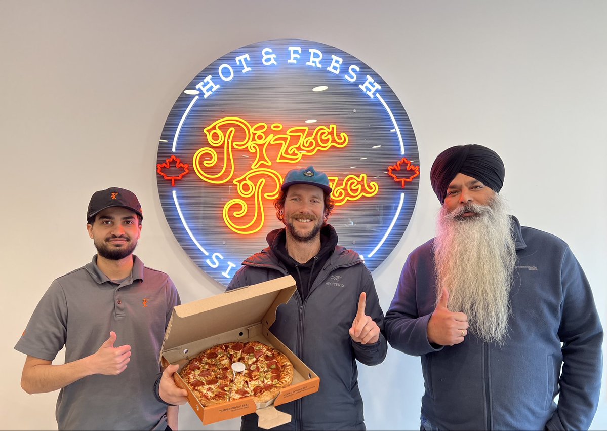 Pizza Pizza tweet media