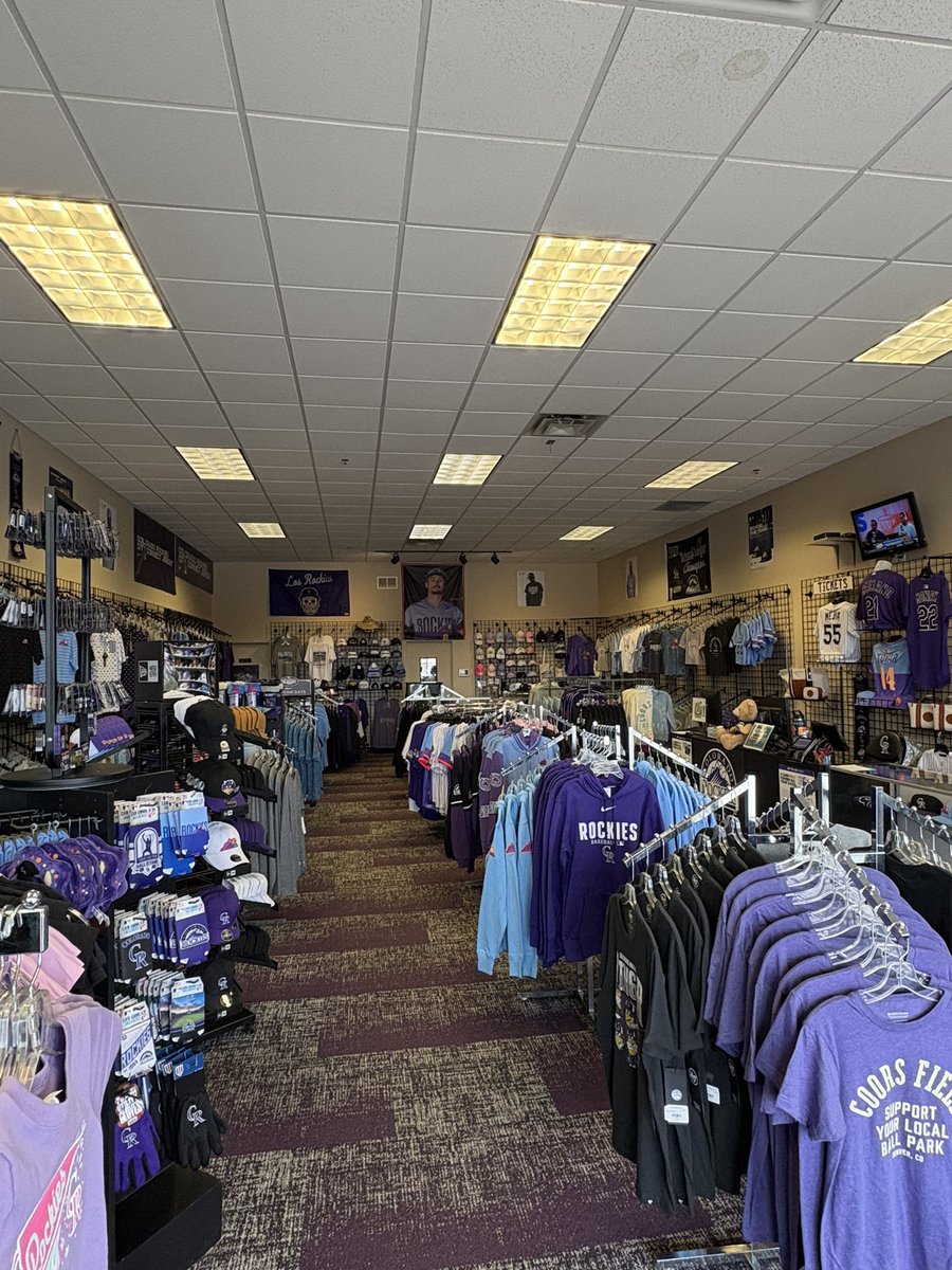 Rox Dugout Stores tweet media