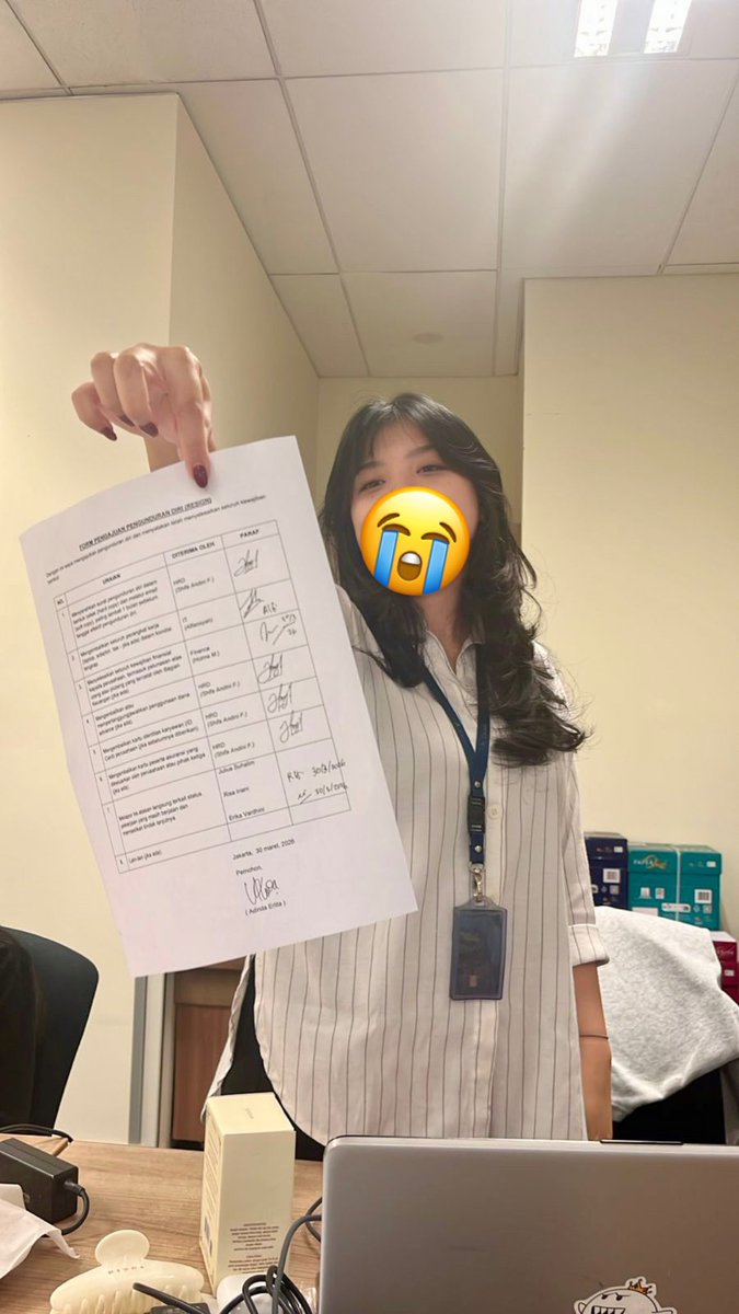 diindnd's tweet photo. officially signing out!! gw beneran mewek bgt…😭😭😭 https://t.co/65WqIiRp0T