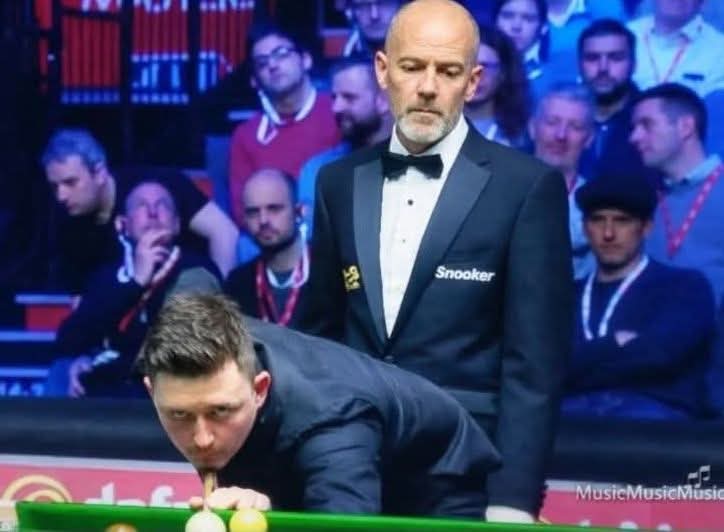 Mr_Logue's tweet photo. I see a good friend of yours has an incredible snooker referee doppelganger here in the UK @m_millsey https://t.co/cgA20kRFbE