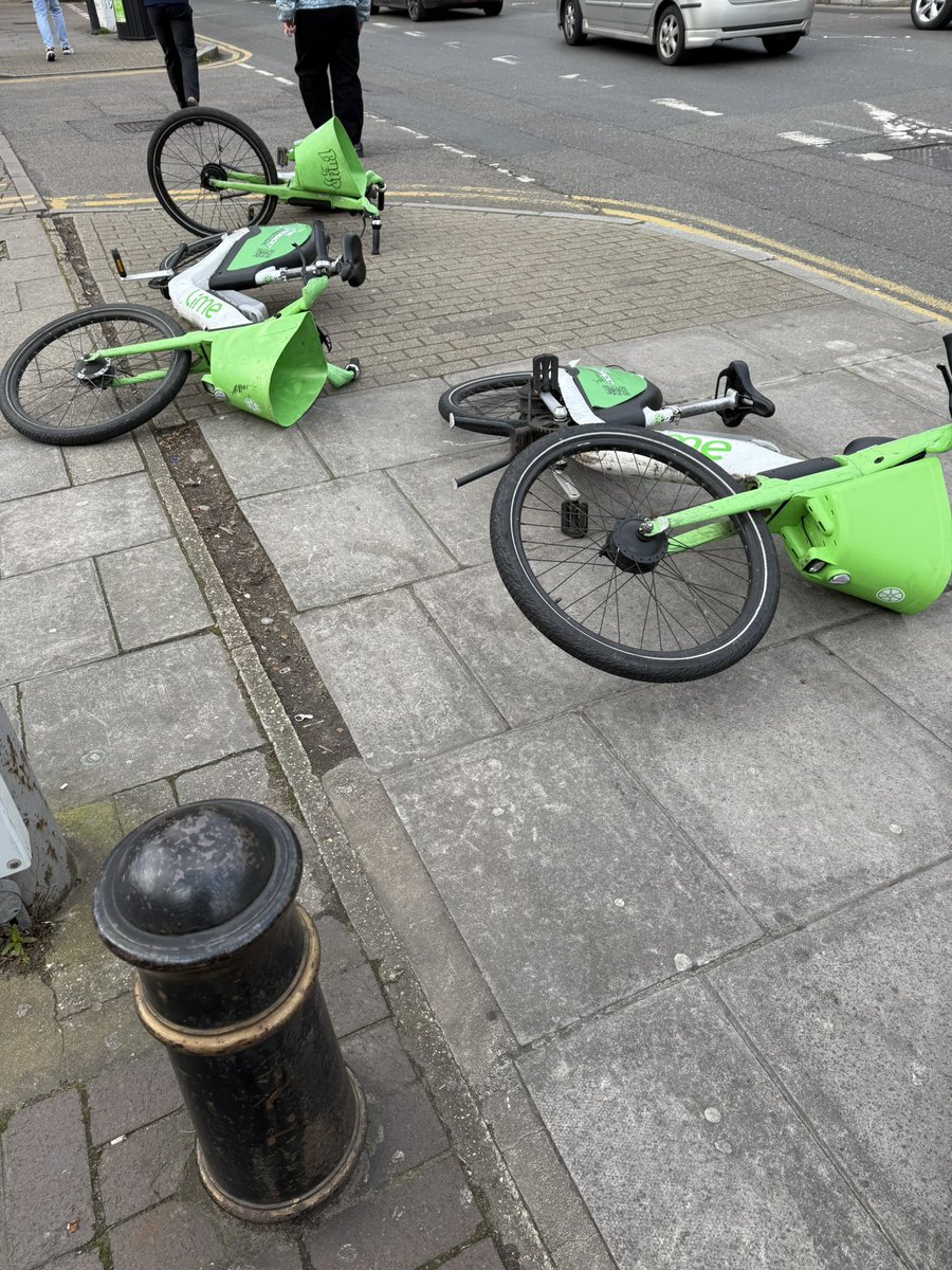 MarkBerelowitz's tweet photo. @_LimeAID these bikes have been here for hours, endangering pedestrians- East Finchley station London N2 https://t.co/cNjnqHKkpB