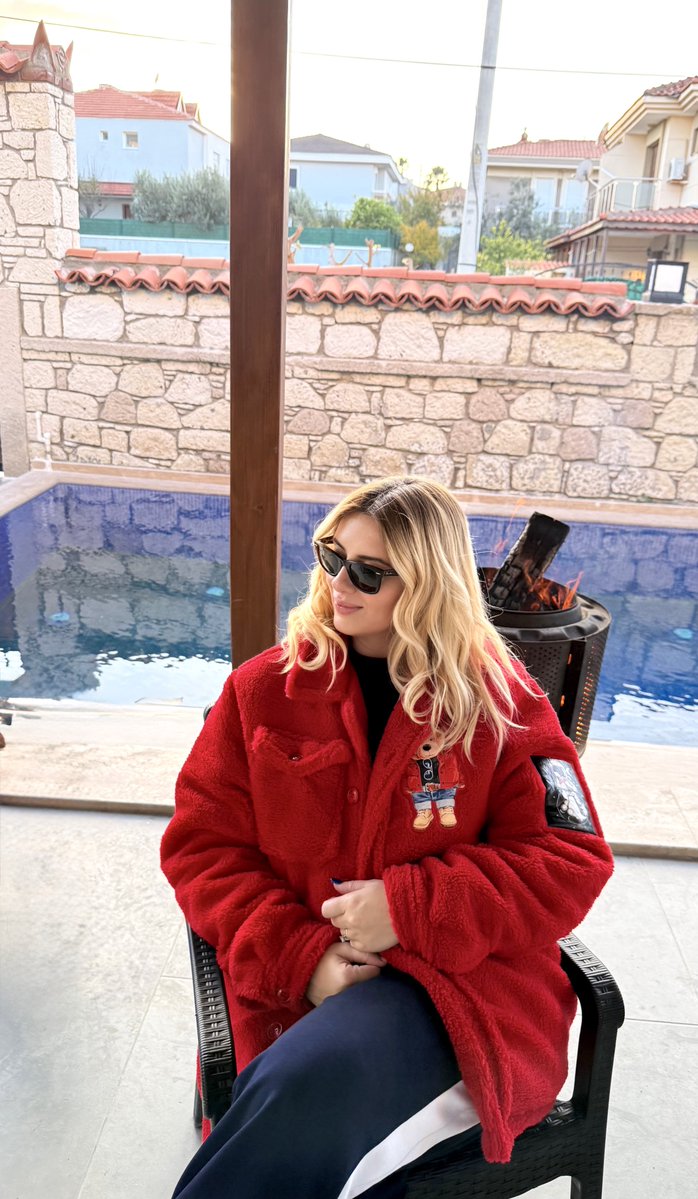 Buse Canberk tweet media