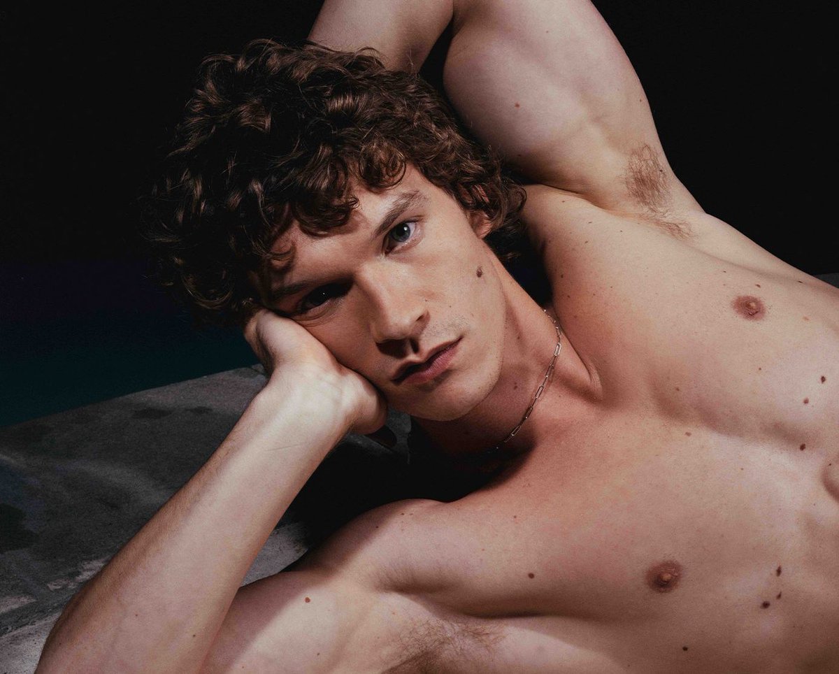 ari 🦆 | ᴴᴼᴸᴸᴬᴺᴼⱽ tweet media