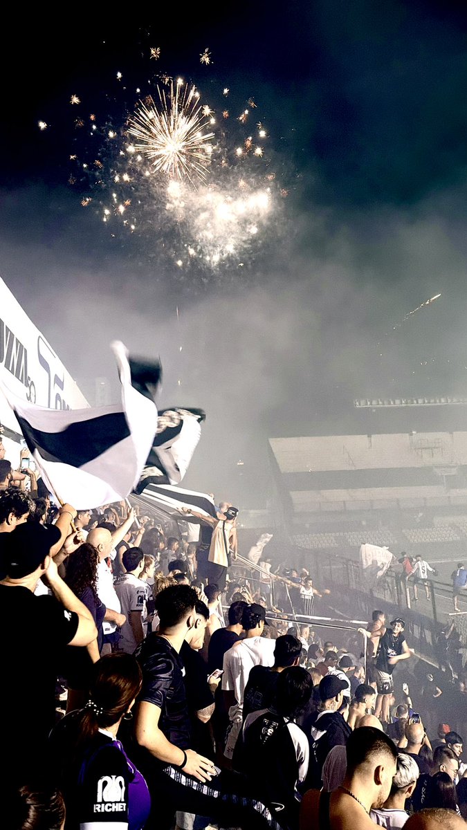 𝕊𝕋𝔸ℕ𝔻 𝕐𝕆𝕌ℝ 𝔾ℝ𝕆𝕌ℕ𝔻 👊 tweet media