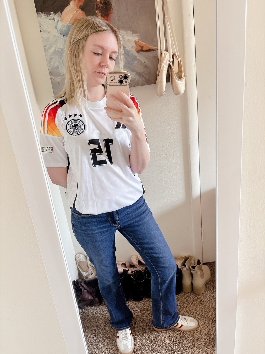 sonja • 🏒⚽️ tweet media