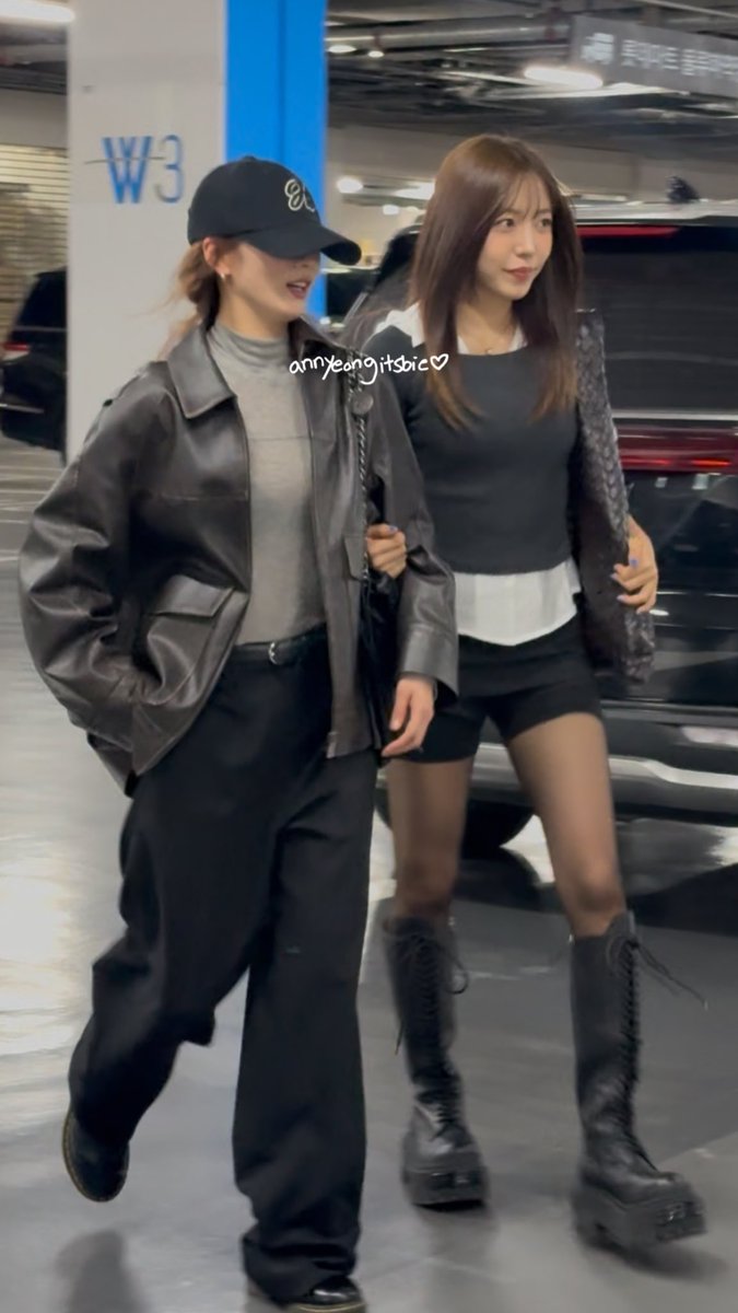 annyeongitsbie's tweet image. 260330 살목지 VIP 시사회 
salmokji premiere

#apink #Bomi #Namjoo
#보미 #김남주