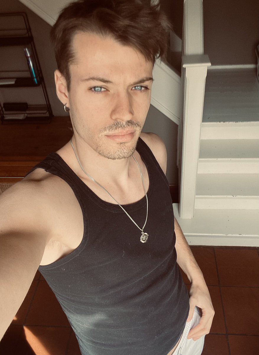 Casual Monday 😴🥱

What is everyone doing this week? 

#tired #startoftheweek