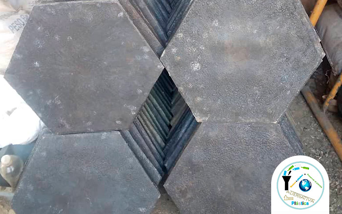 Producciones Ecológicas de Reciclaje Plástico ♻️  anuncia su negocio en #PáginasAmarillasDeEtecsa .
Transforma desechos plásticos en productos innovadores como postes, tablas, vigas y losas hexagonales.
Visite el micrositio 📲 pamarillas.cu/micrositio/pdl… y conozca sus producciones.