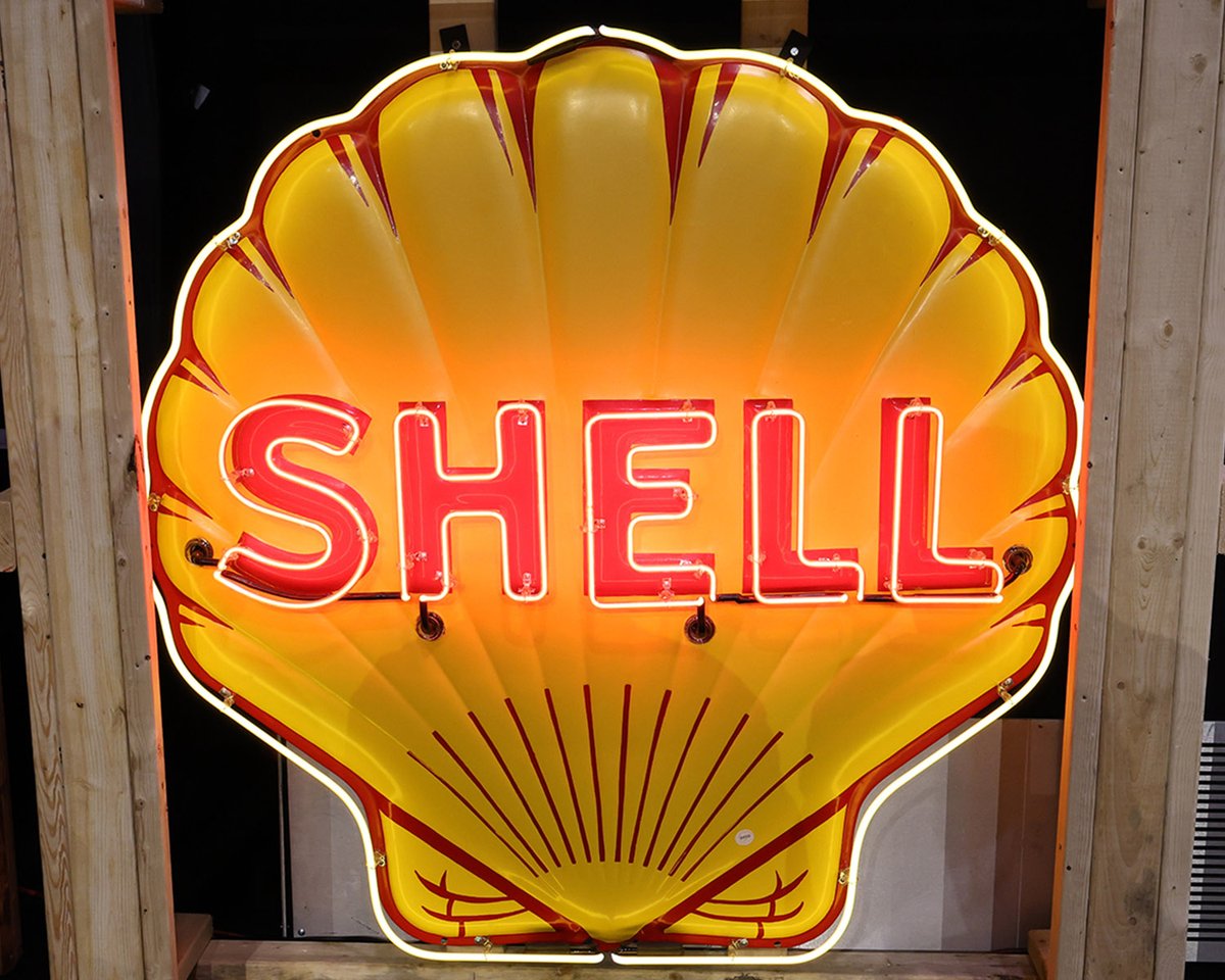 Barrett_Jackson's tweet image. Over the years a steady current of sea-inspired treasures has surfaced at Barrett-Jackson’s #Automobilia #Auctions. Check out these nautical-themed items that crossed the block in recent years when making your plans for the 2026 #PalmBeach Auction.

More: bit.ly/PB26TW-Nautica…