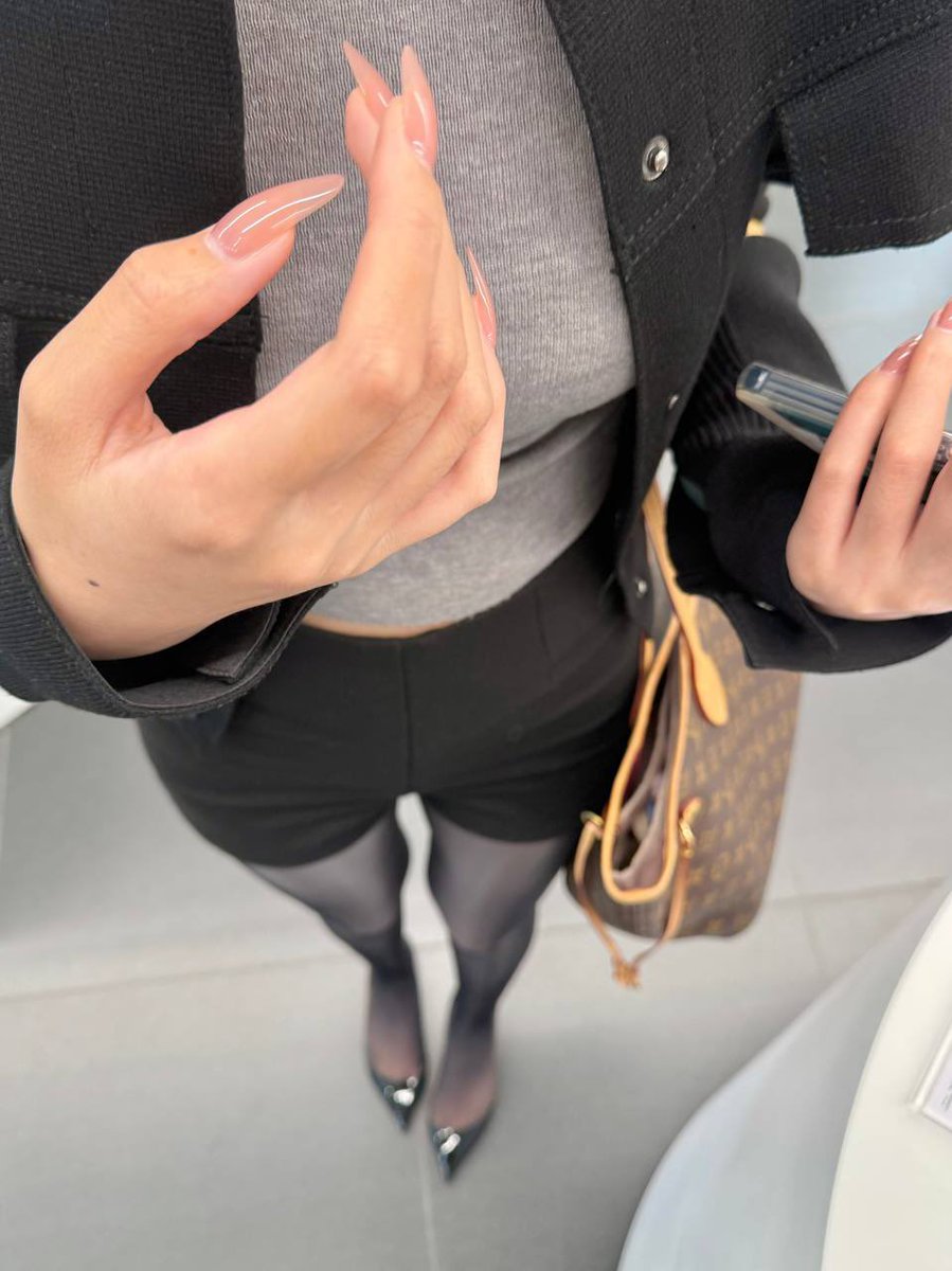 一祗哈比豬 tweet media