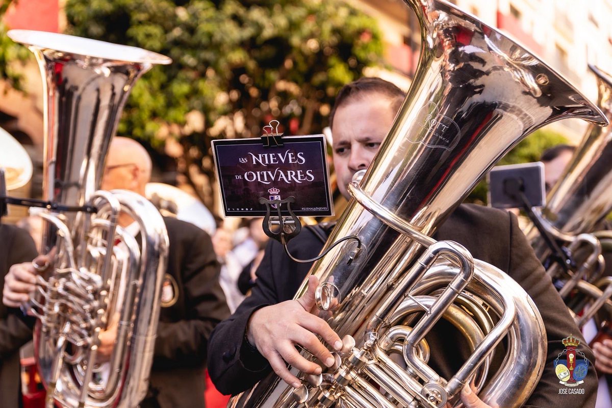 hdad_sanpablo's tweet photo. 📌 #SanPablo26 | Los sones de @BandalasNieves han acompañado al paso de palio de Ntra. Sra. del Rosario Doloroso creando una atmósfera de puro sentimiento en el camino de ida a la Santa Iglesia Catedral de Sevilla.

¡Muchas gracias hermanos! https://t.co/bwuWlFGBFu