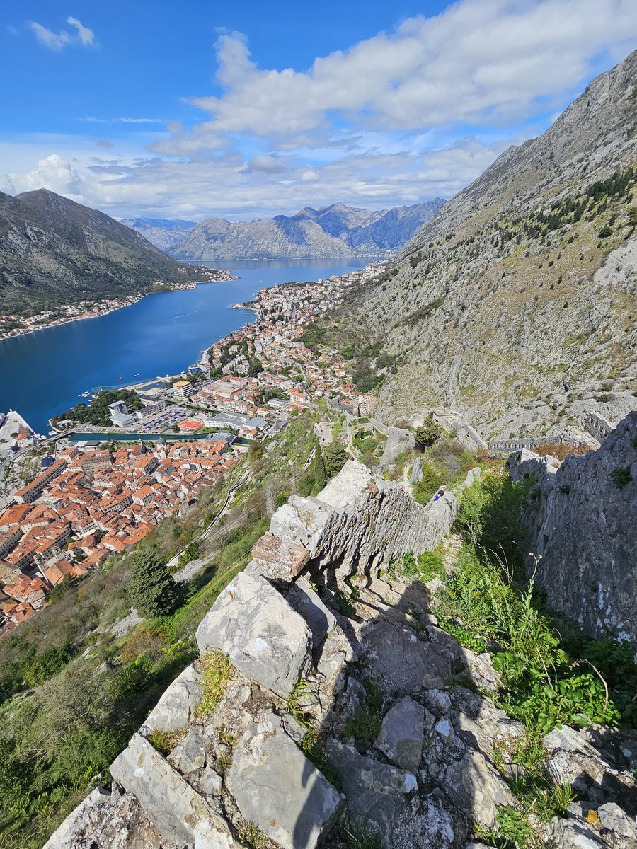 𝗧⃥𝘩̸𝗲⃥ 𝗠⃥𝘢̸𝗻⃥ 𝘄⃥𝘩̸𝗼⃥ 𝗹⃥𝘢̸𝘂⃥𝘨̸𝗵⃥𝘴̸ tweet media