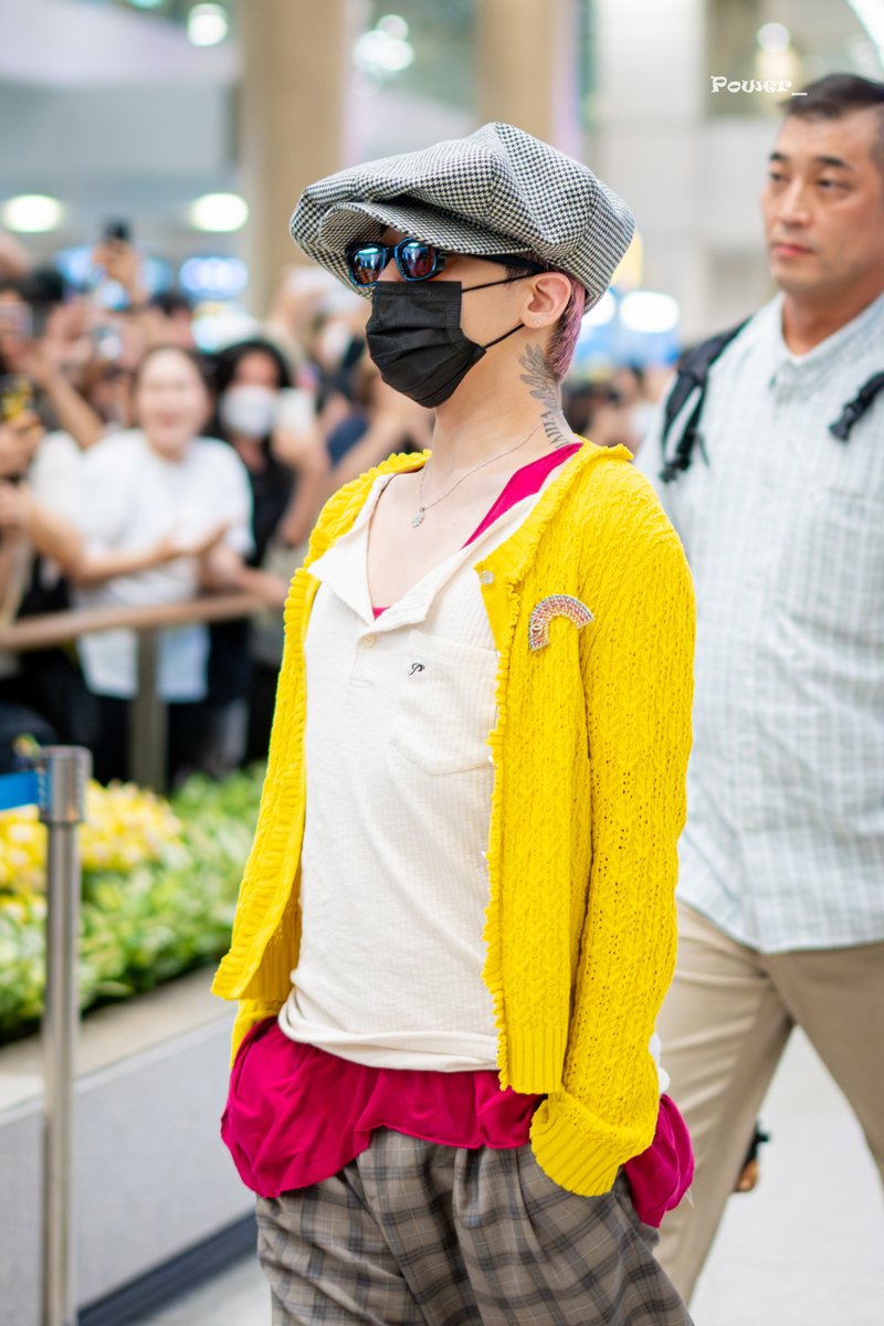 Power_IU's tweet image. ???:공항에서 자만추 한 썰 푼다
#AprilFoolsDay #만우절
#GD #지드래곤 #권지용 #ジヨン #權志龍 #GDRAGON