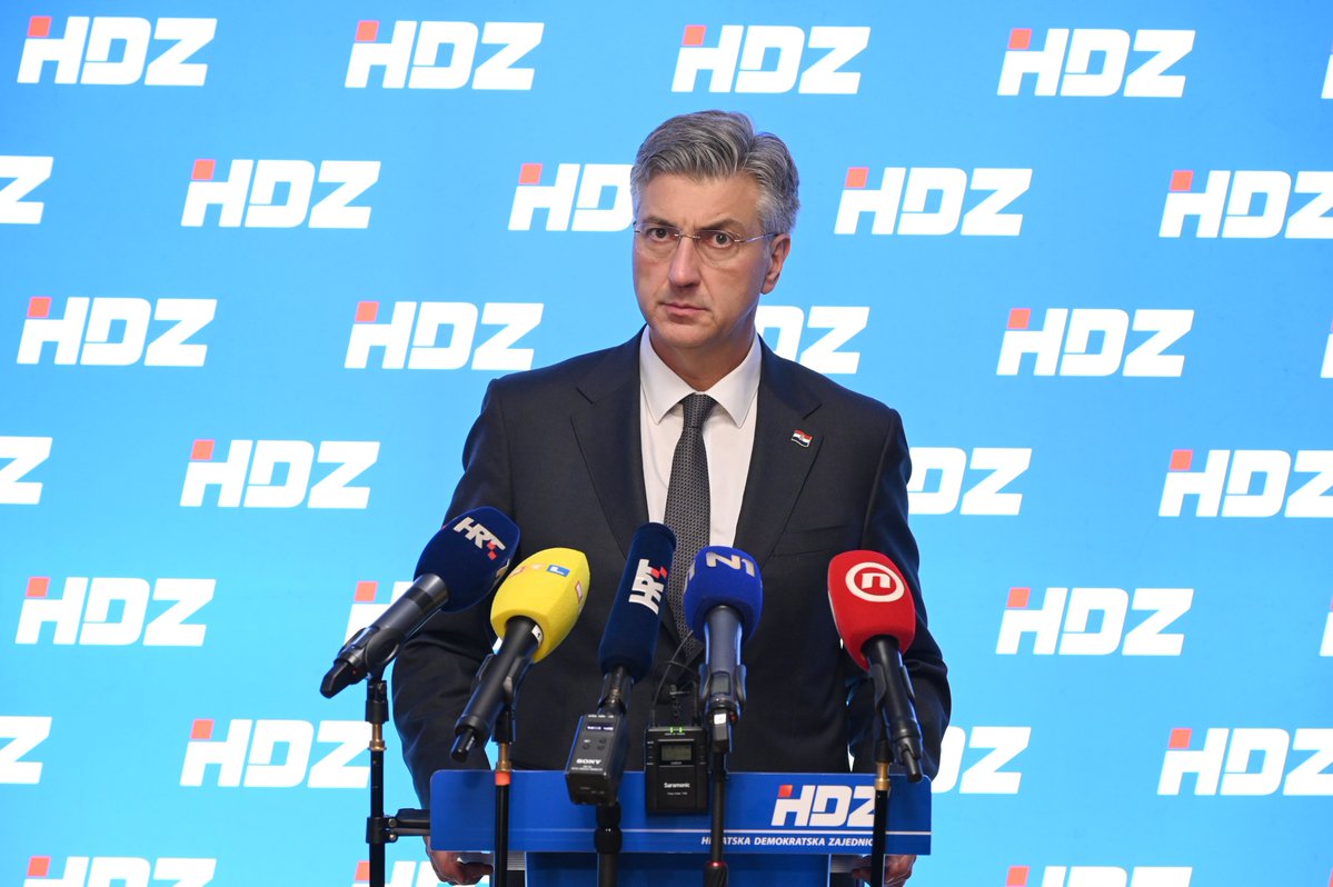 Na sastanku stranačkih tijela <a href="/HDZ_HR/">HDZ</a> raspravili smo o aktualnim temama.

✅Hrvatskoj je uplaćena 8⃣. tranša <a href="/EU_Commission/">European Commission</a> u okviru Mehanizma za oporavak i otpornost. To je potvrda redovitog ispunjavanja reformi i investicija. #NPOO🇭🇷🇪🇺

✅Čestitali smo Nadi Murganić na reizboru