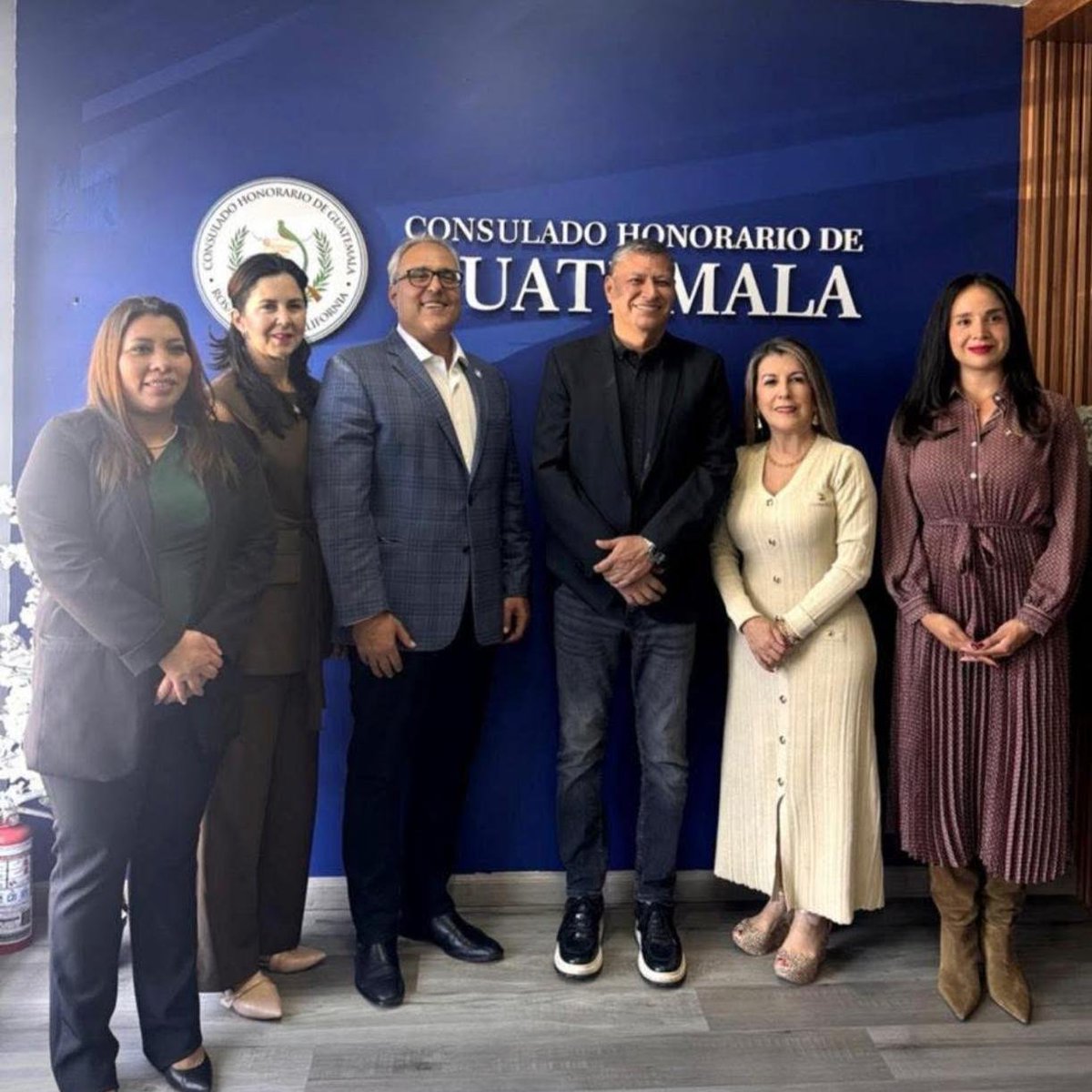 MinexGt's tweet photo. #GuatemalaEnMéxico | Consulado General de Guatemala en Tijuana se reúne con cónsul honorario en Rosarito y autoridades municipales.

Lee la nota ➡️ https://t.co/rBCTAQGyLQ https://t.co/0sHaClZuvu