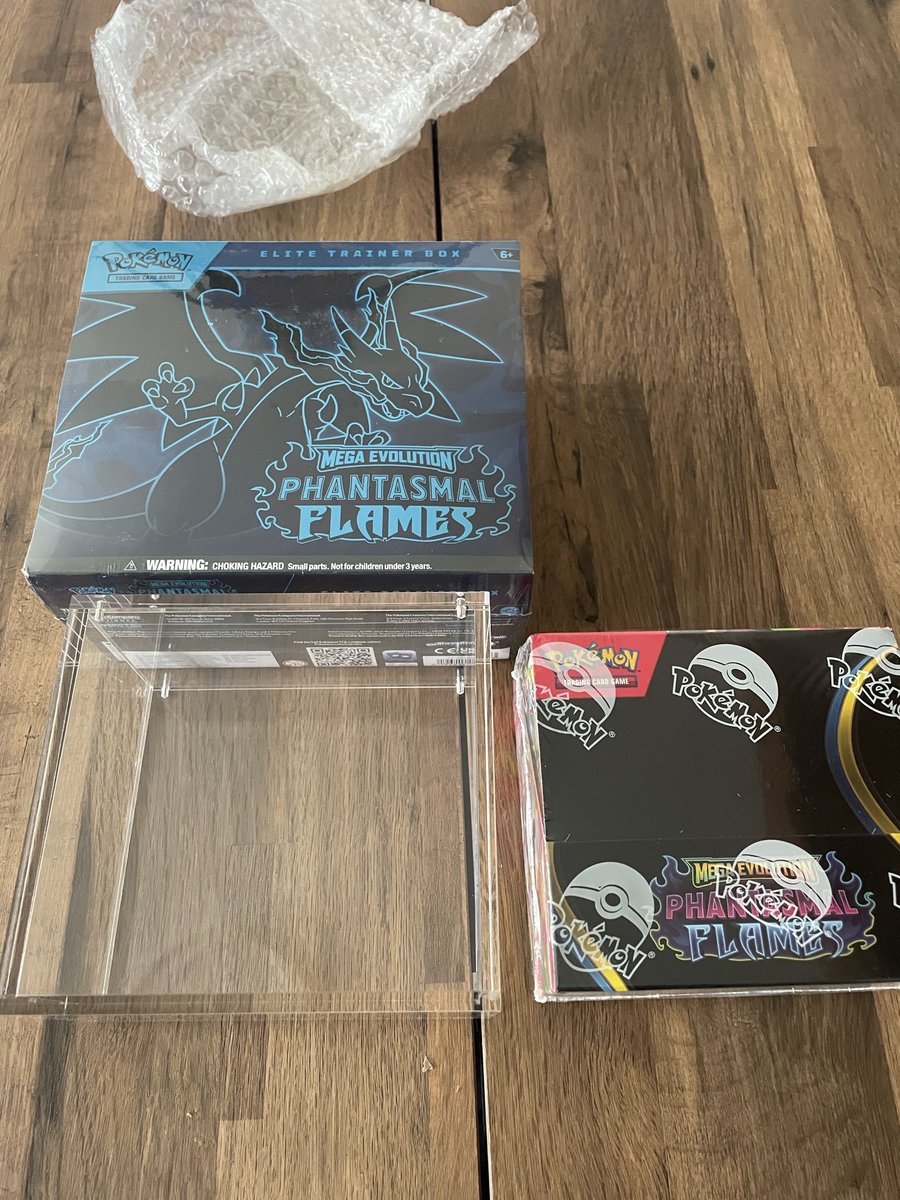 ItsaMeSimmo's tweet photo. @naypentin @pokemondealsuk Same happened to me (good job I actually needed one for a booster box) https://t.co/CAIdXQCQH3