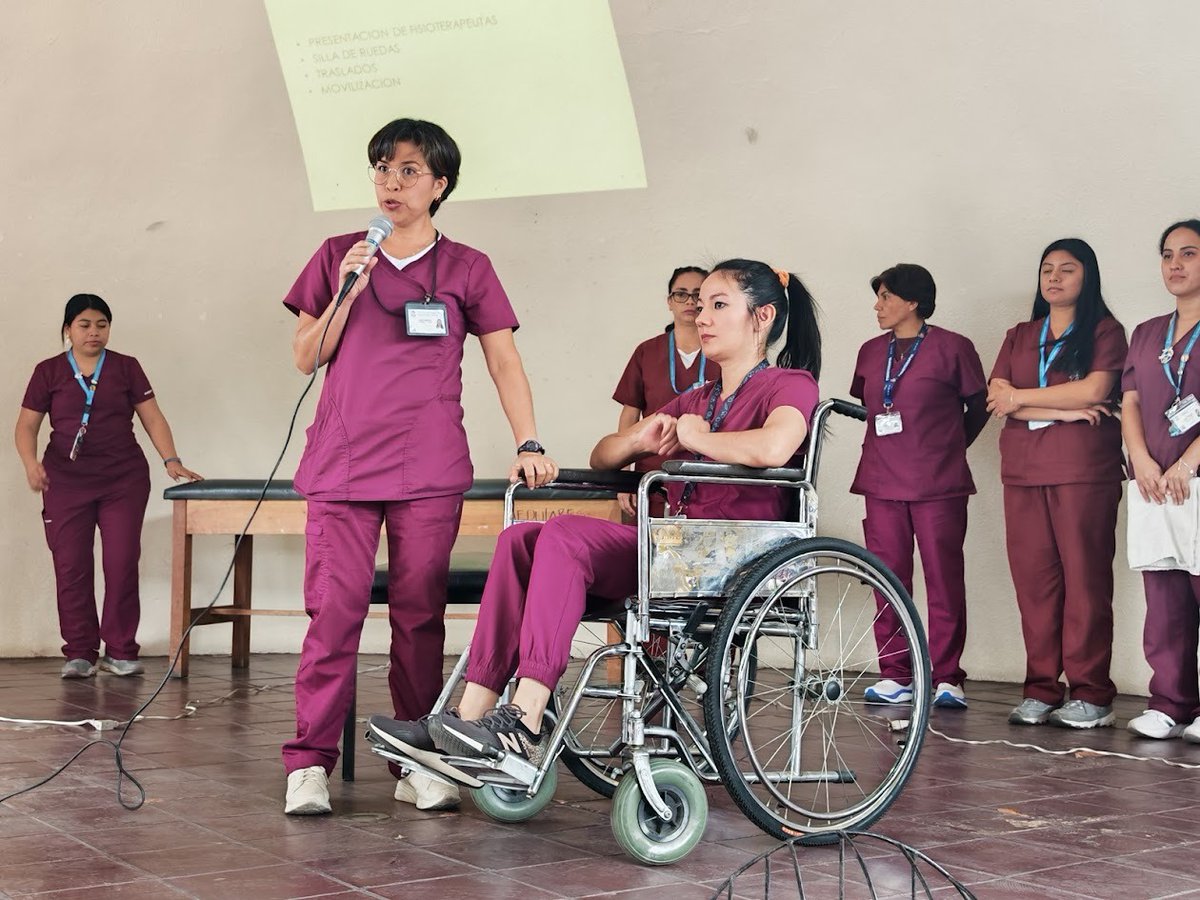 IGSS_gt's tweet image. ♿🏠💁🏻‍♀️ #BienestarIntegral | El Hospital de Rehabilitación del #IGSS brindó orientación para el cuidado en casa de pacientes con lesión medular, fortaleciendo su recuperación.🏥
#UnIGSSMásCercaDeTi #SaludGT
