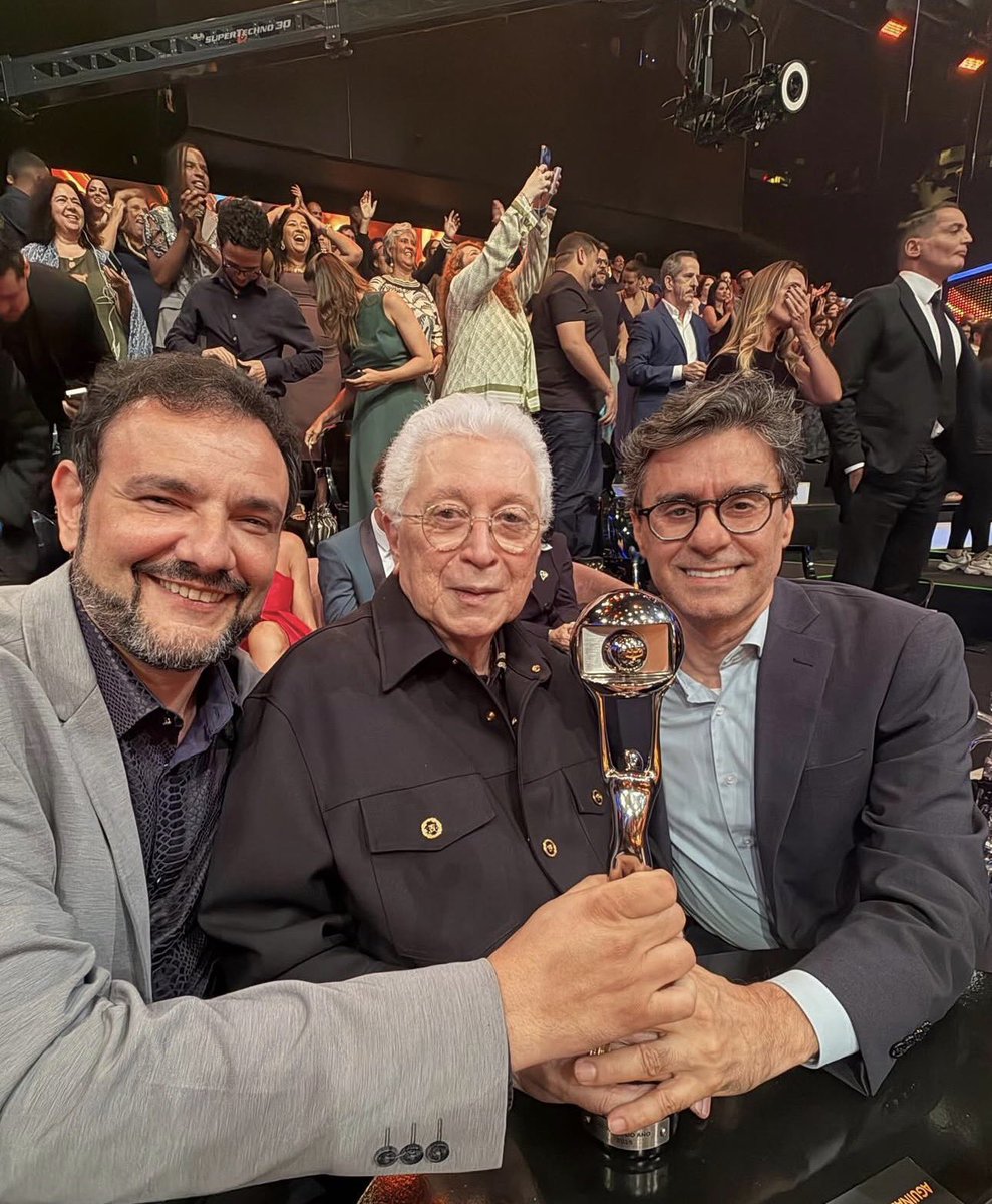 samuel_deassis's tweet photo. Parabéns a todos os premiados e envolvidos na nossa novela! TRÊS GRAÇAS - melhor novela do ano! Amo vcs! Muito orgulho de participar desse projeto tão incrível com tantas pessoas talentosas! ❤️ https://t.co/3oeooSxGKL