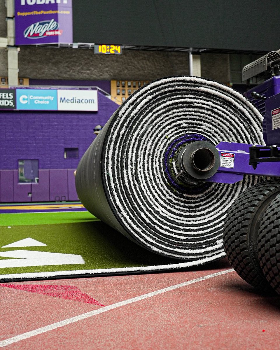 UNI Football tweet media