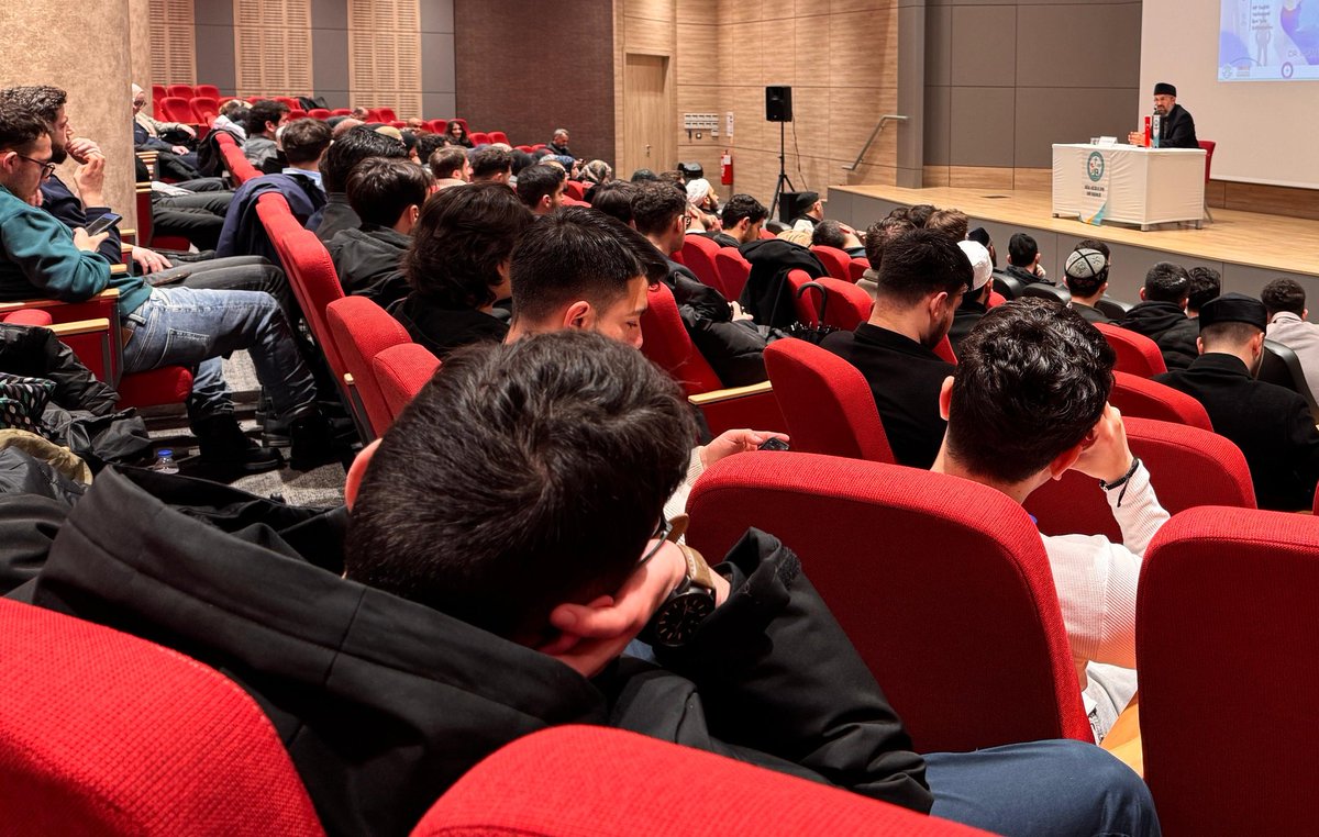 ihsanhocaresmi's tweet photo. Üsküdar Üniversitesi Tıp Fakültesinde öğrenci kardeşlerimizle hekimlerin tevazusu,merhameti,ibadet şuuruyla çalışması,ilaçla bedeni,maneviyatla ruhu tedavi etmesi gibi hususları konuştuk.Allah Teala Prof Dr Nevzat Tarhan hocamıza ve öğrencilerine razı olduğu işlerde muvaffakiyetler ihsan eylesin.