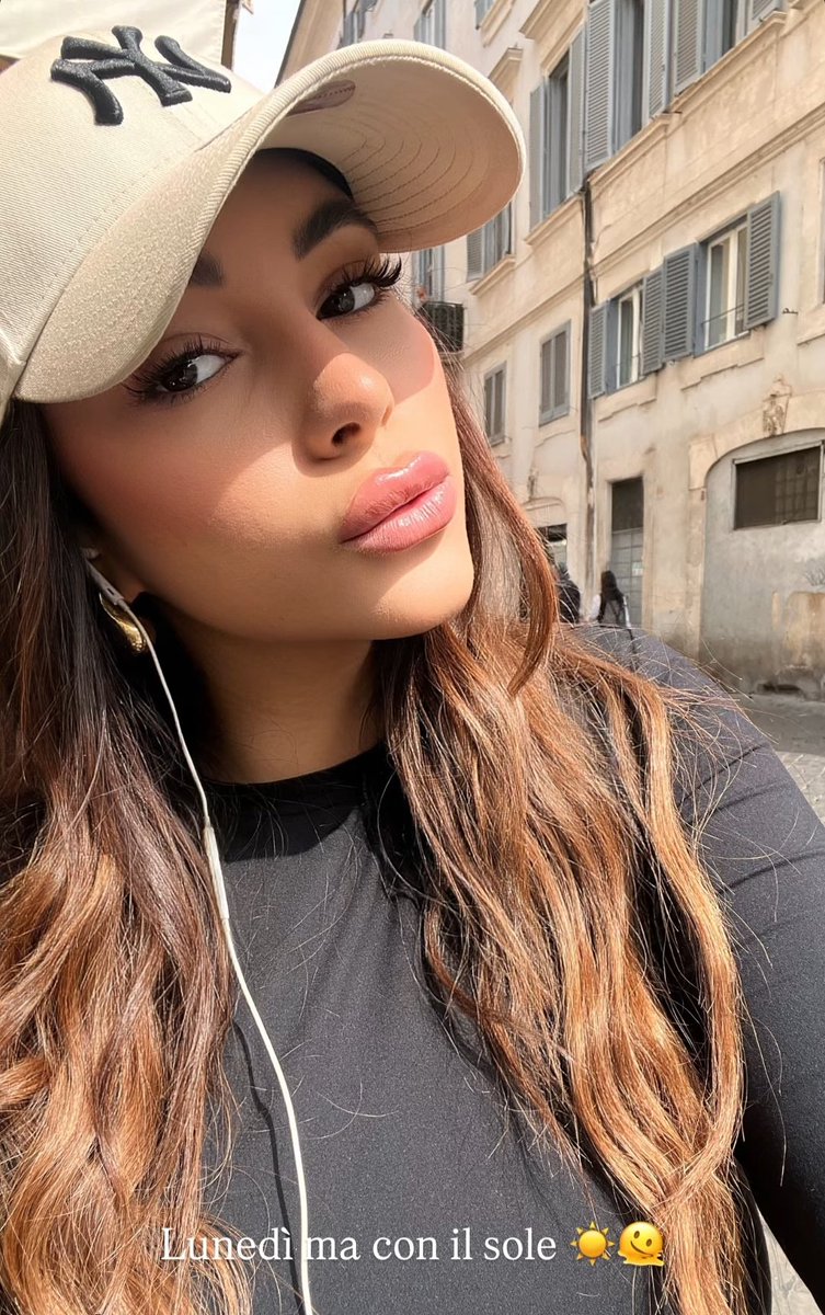 CarraresiF14289's tweet photo. #jeruz
Il sole sarà a Roma
ma quanto arrivi tu il sole arriva in pagina
e splende 🌞 ❤️ ❤️
#jerulove #jeru https://t.co/JCY53IaXoN