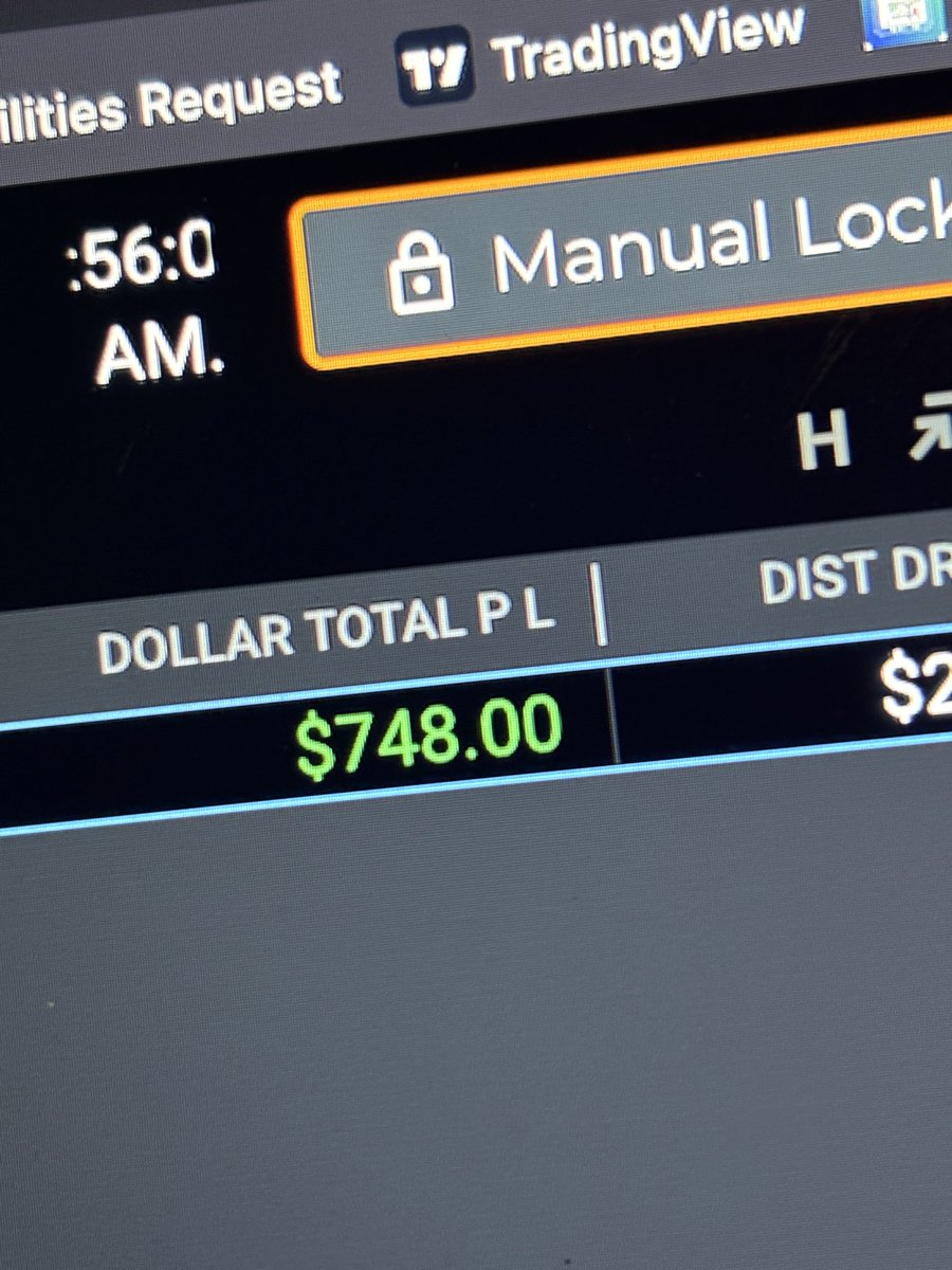 Airplane tweet media